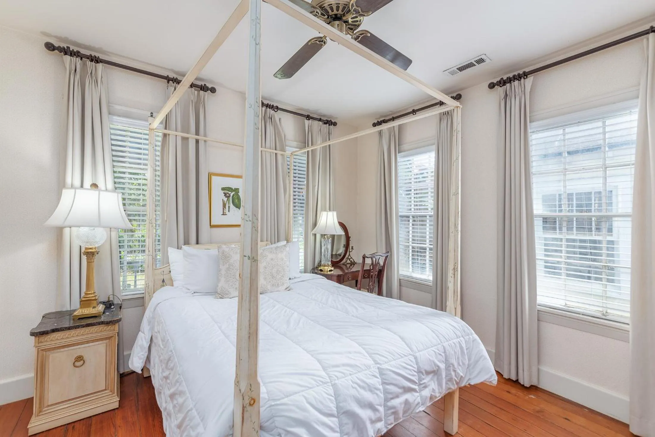 Bed in The Beaufort Inn