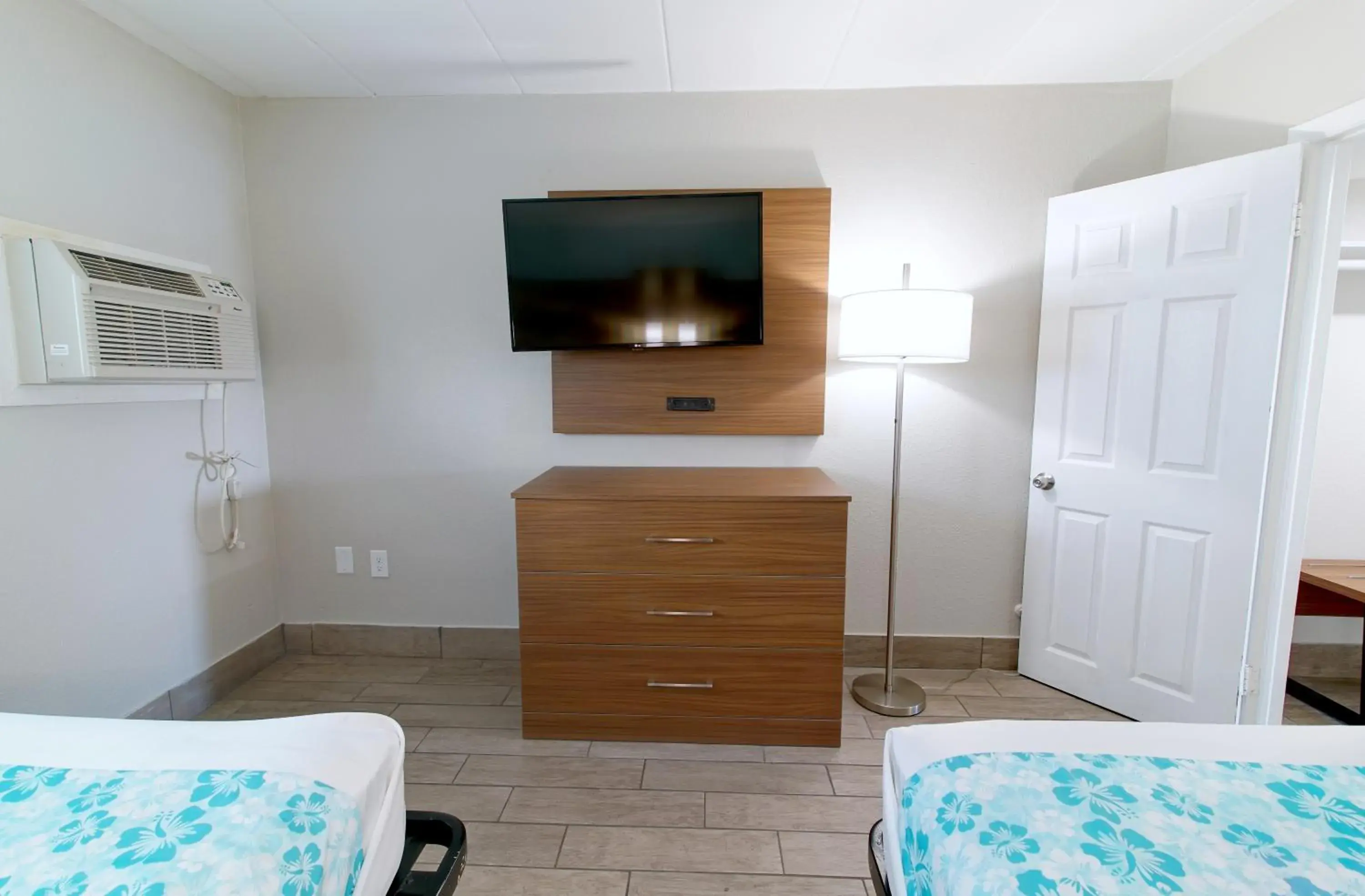 TV and multimedia, Bed in Seashire Inn & Suites