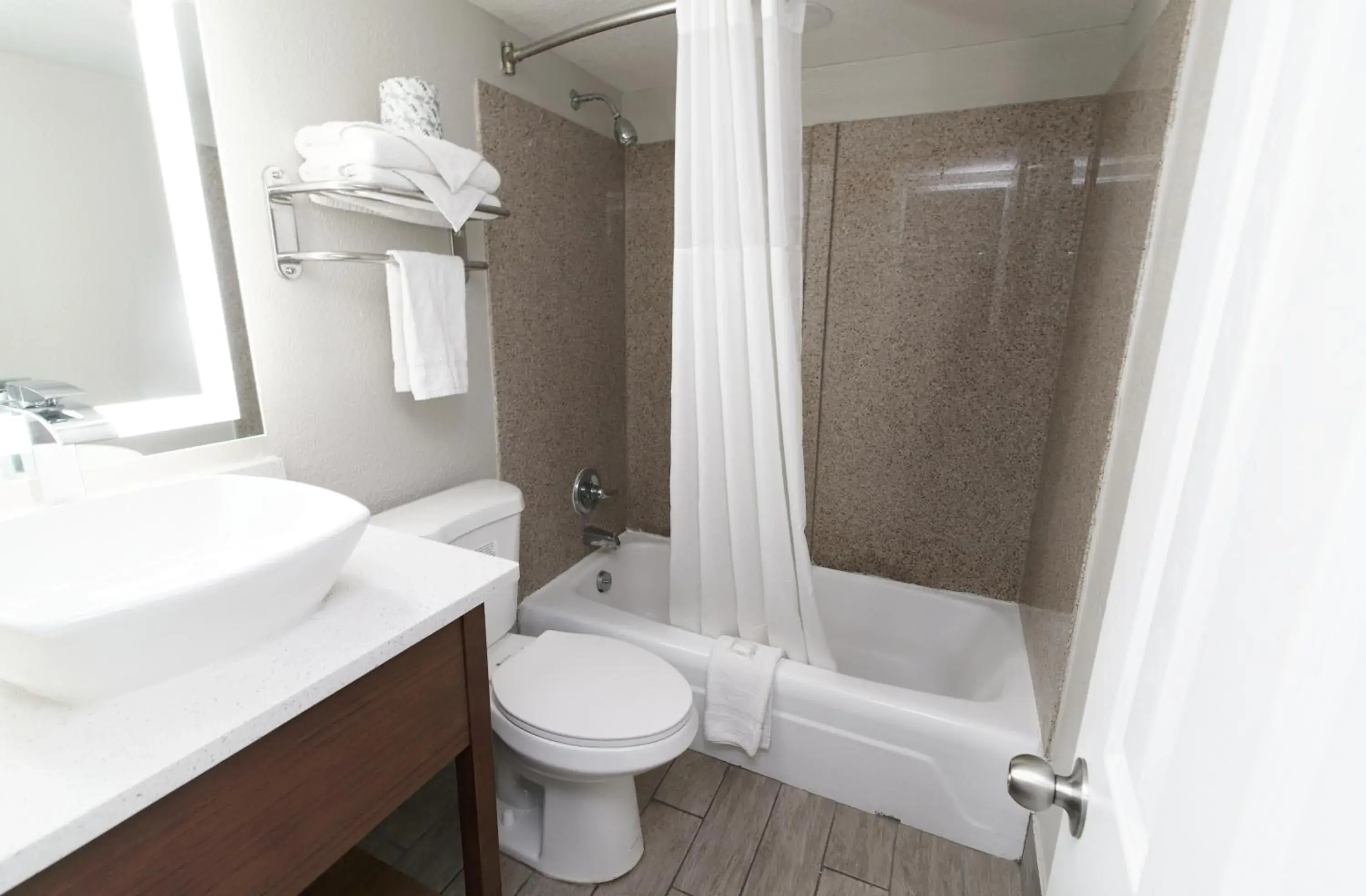 Shower, Bathroom in Seashire Inn & Suites