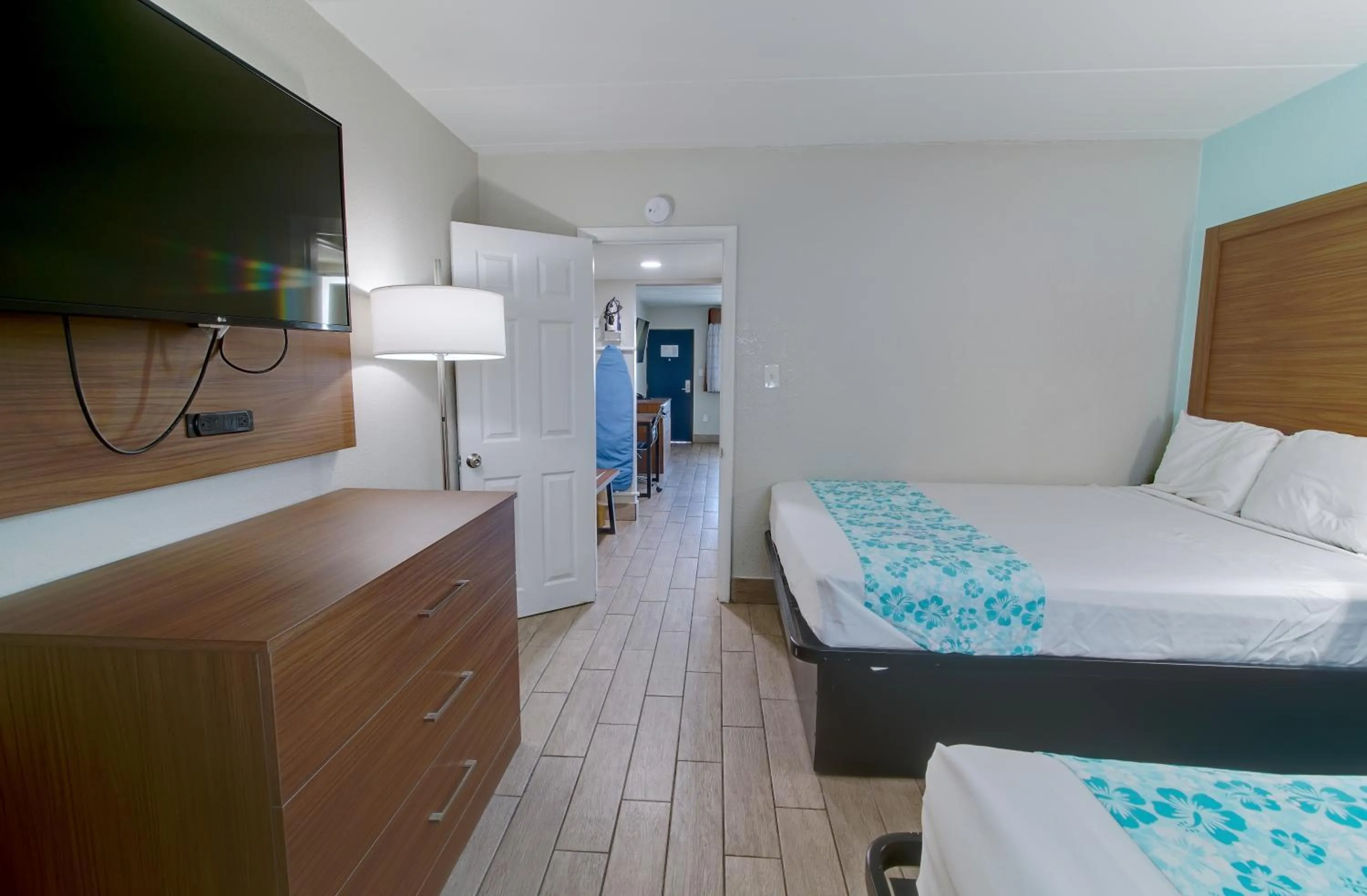 TV and multimedia, Bed in Seashire Inn & Suites