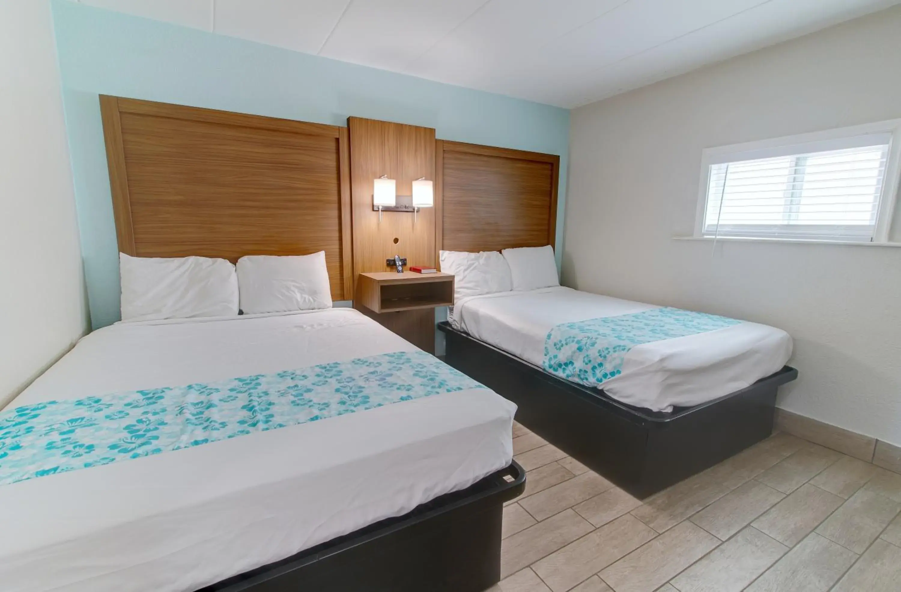 Bed in Seashire Inn & Suites