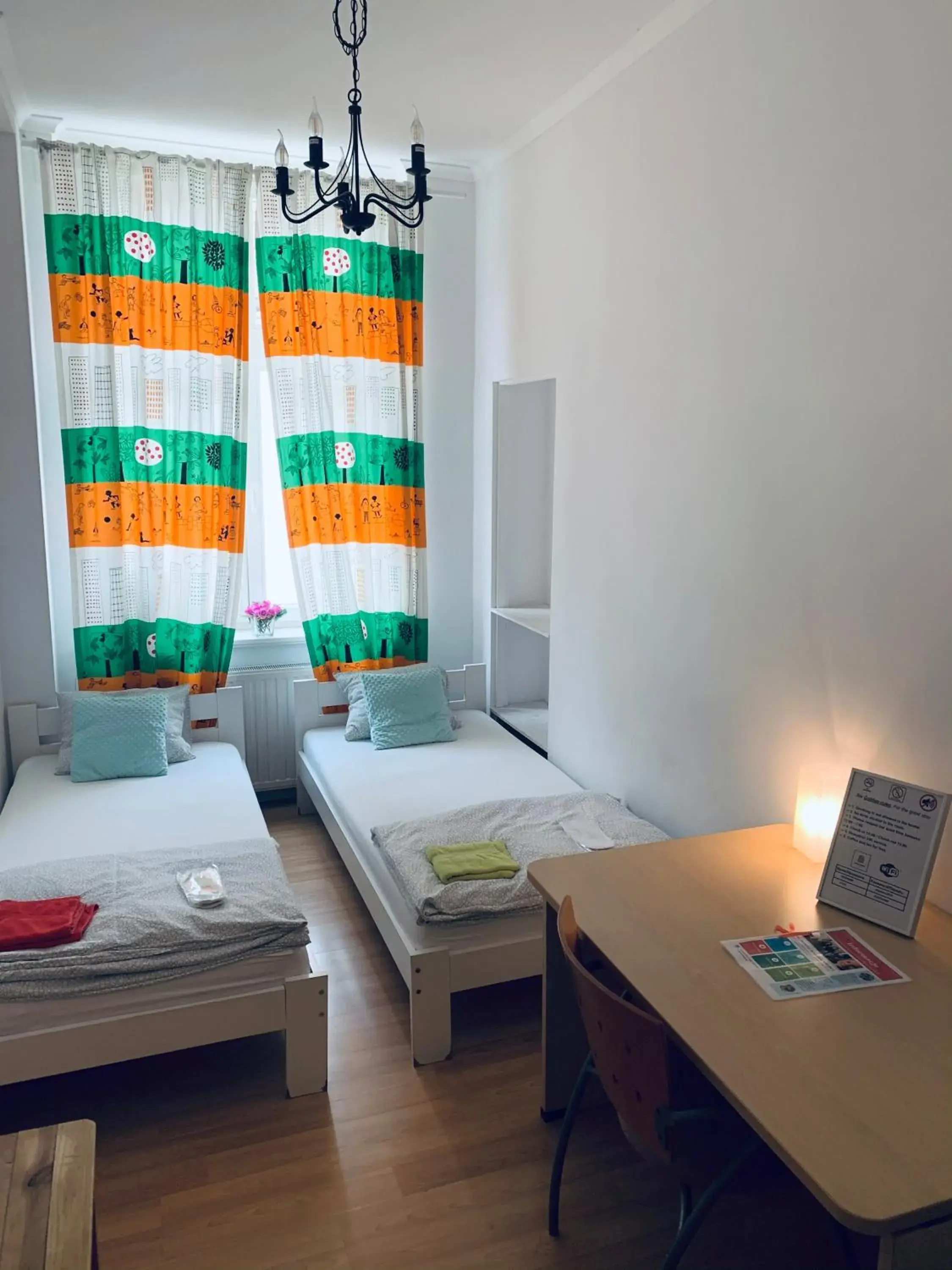 Twin Room with Shared Bathroom in Chilli Hostel Twin Room with Shared Bathroom in Chilli Hostel