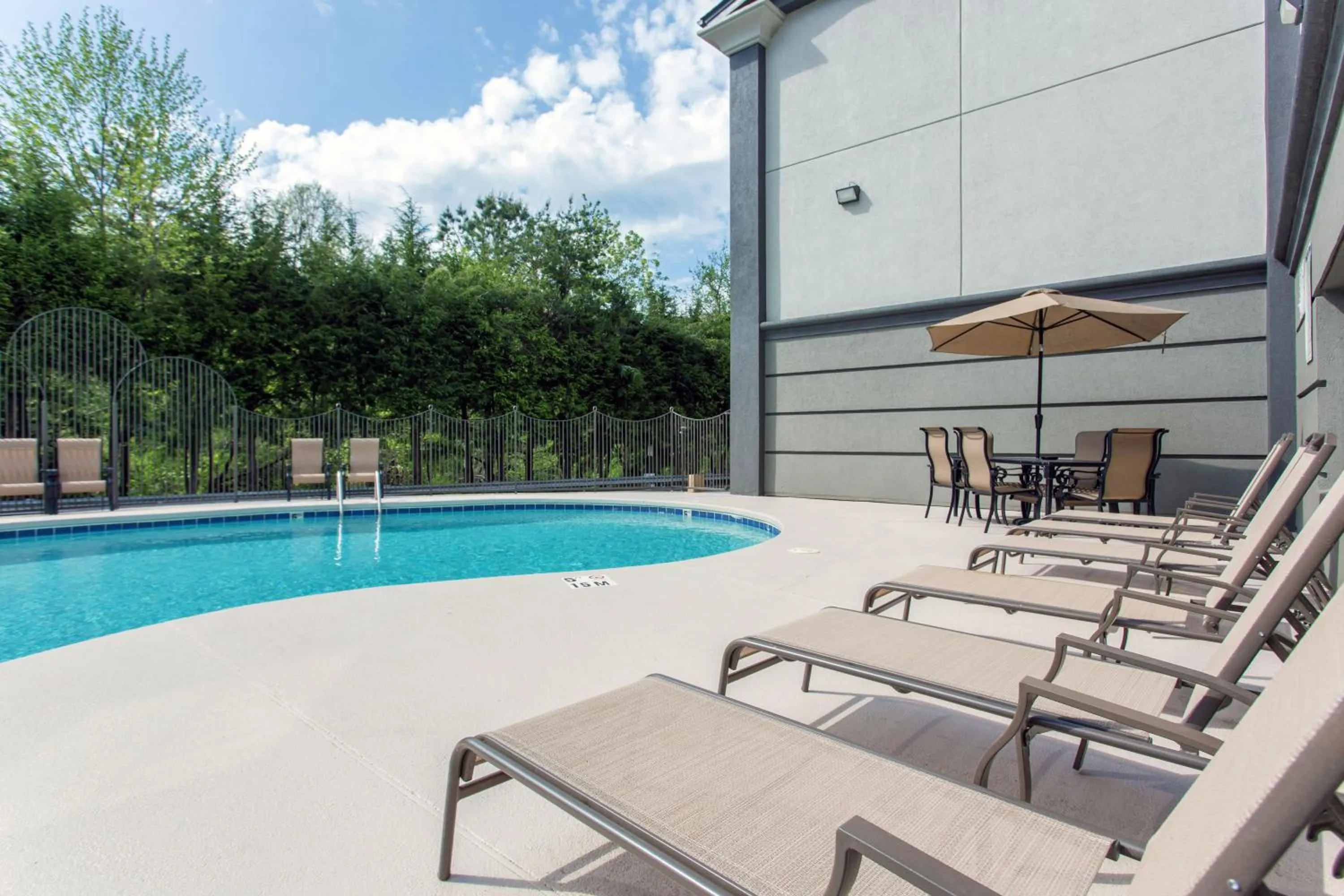 Swimming pool in Comfort Inn Asheville East-Blue Ridge Pkwy Access