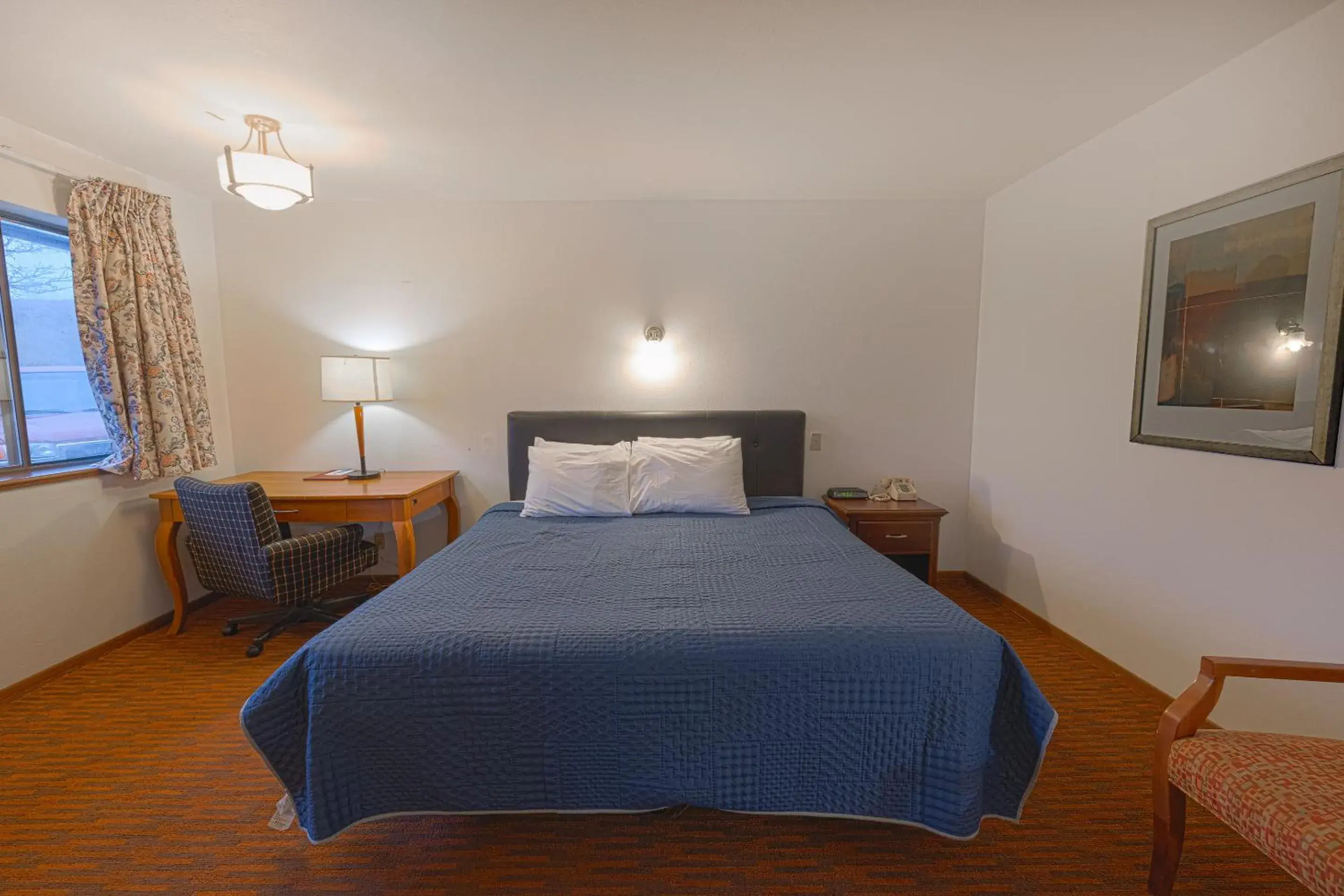 Standard King Room in Harlan Inn and Suites By OYO Harlan Standard King Room in Harlan Inn and Suites By OYO Harlan