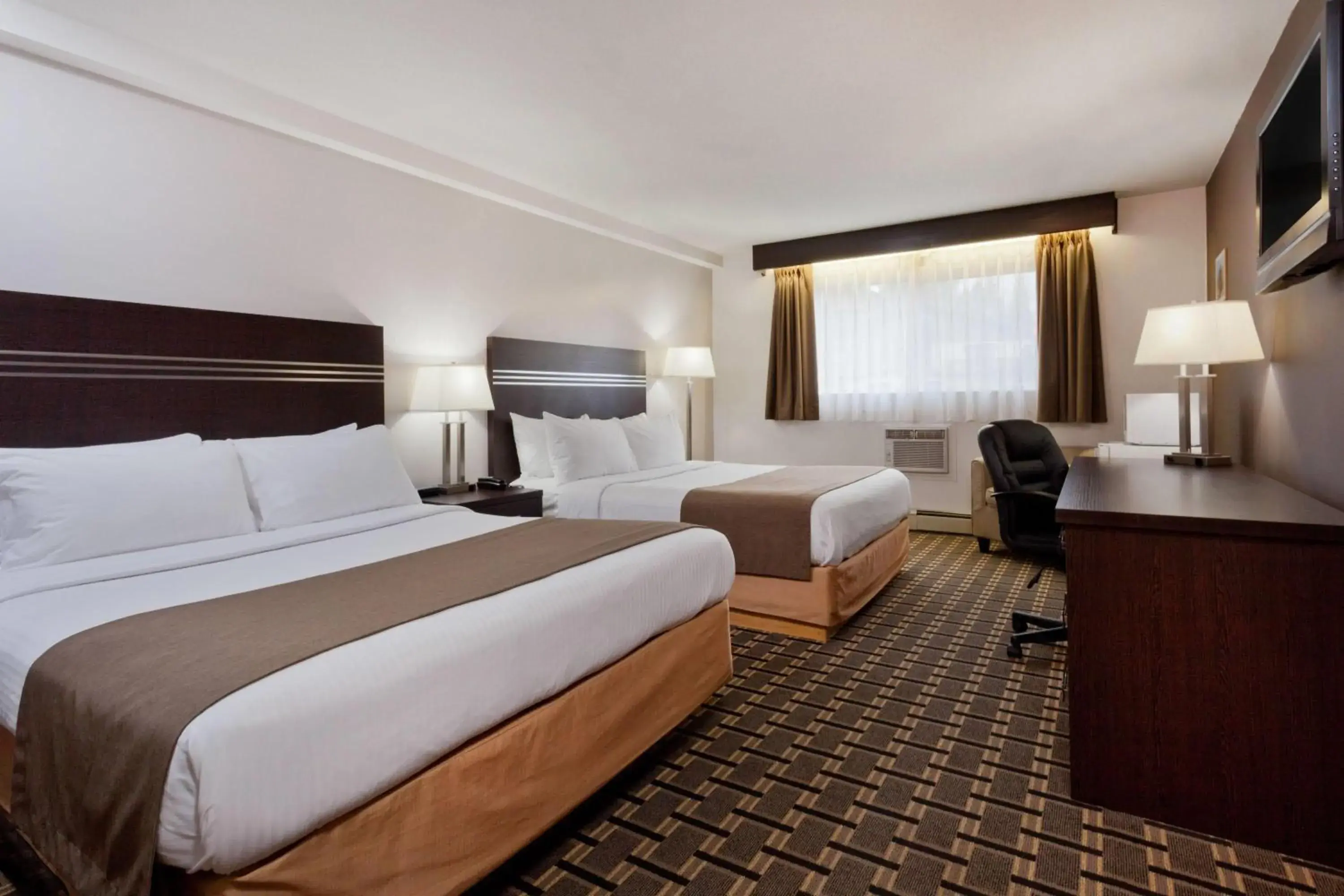 Photo of the whole room, Bed in Super 8 by Wyndham Valemount Photo of the whole room, Bed in Super 8 by Wyndham Valemount