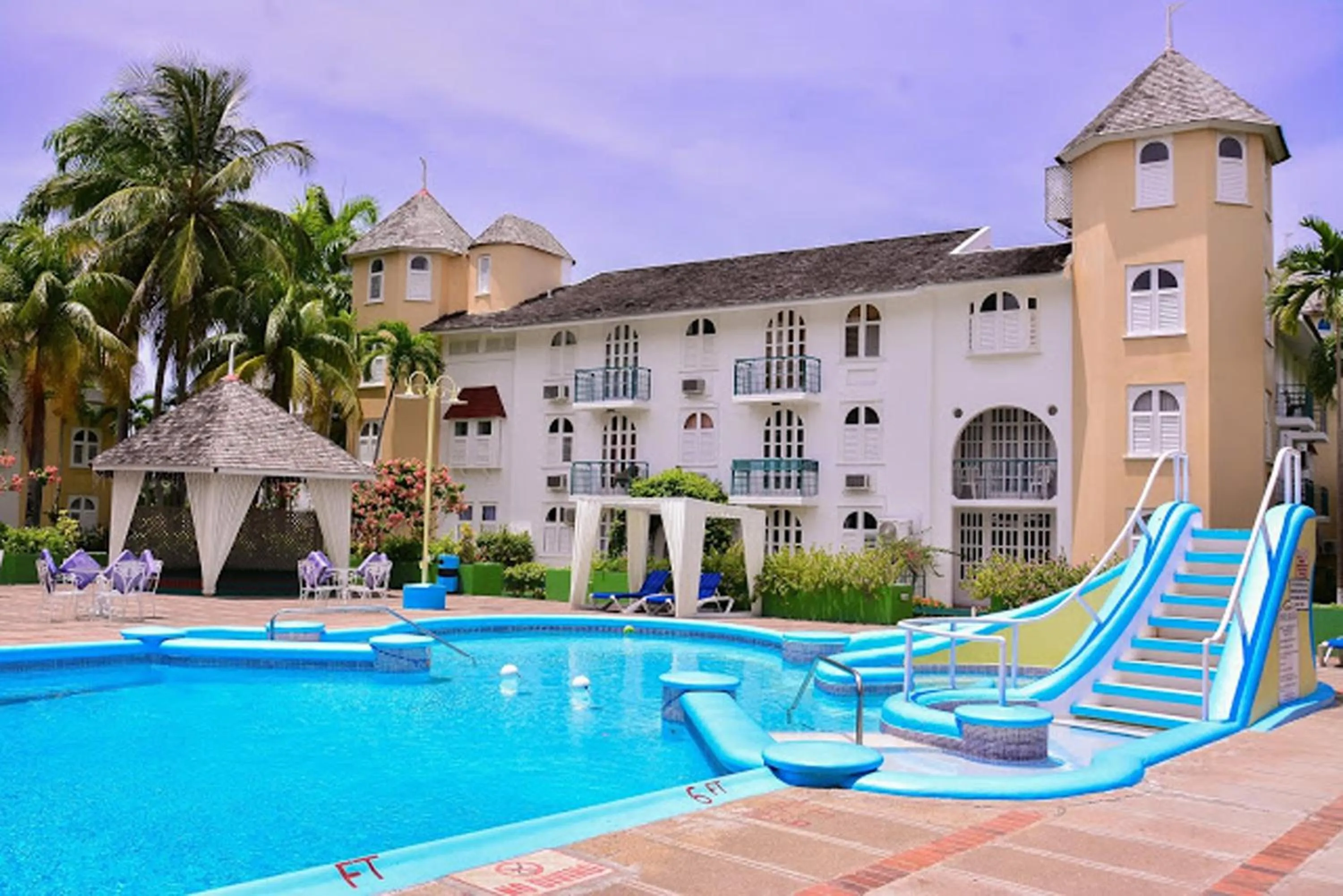 Swimming pool in Conch Shell Beach Studio @ Sandcastles