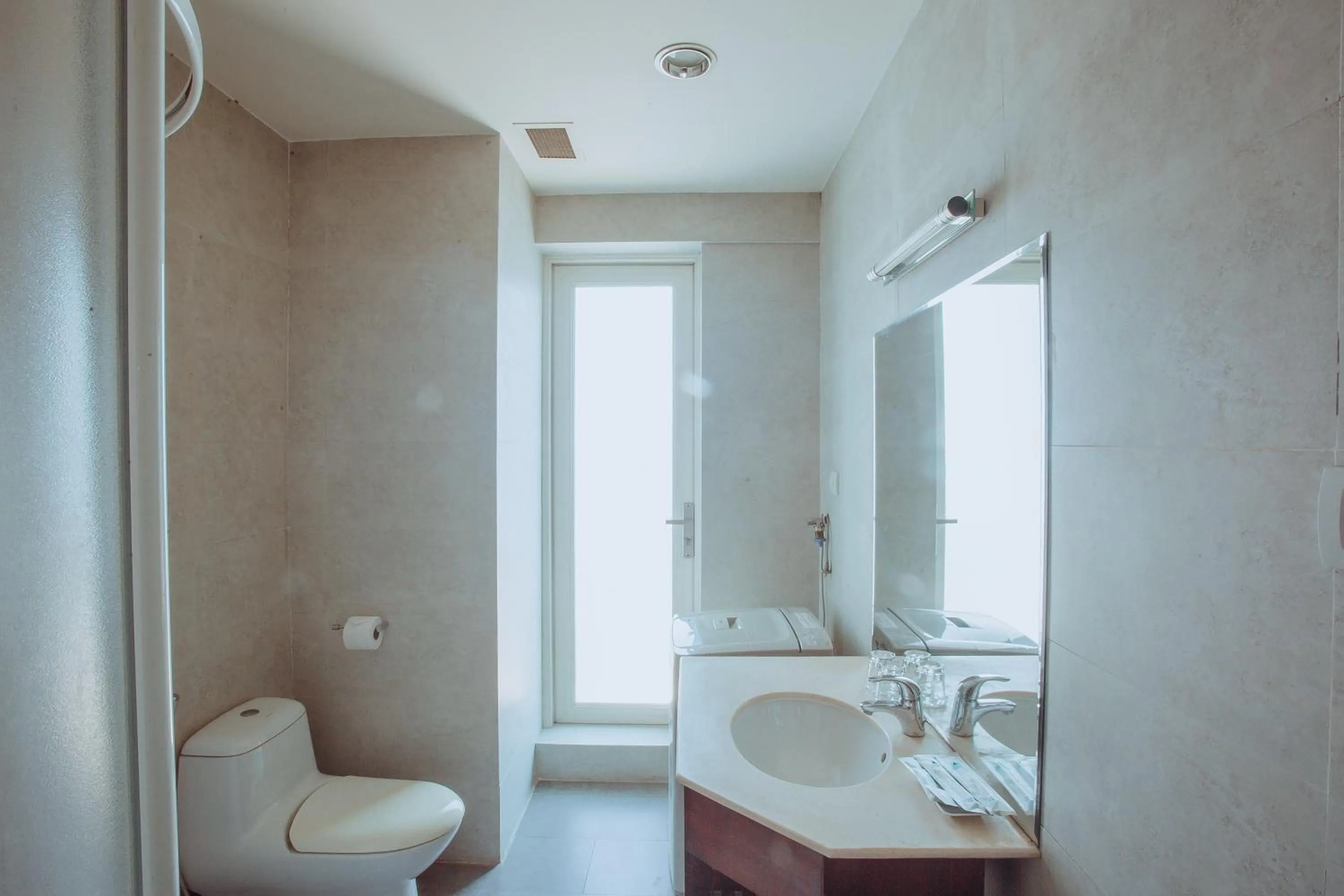 Bathroom in Vinh Trung Plaza Hotel