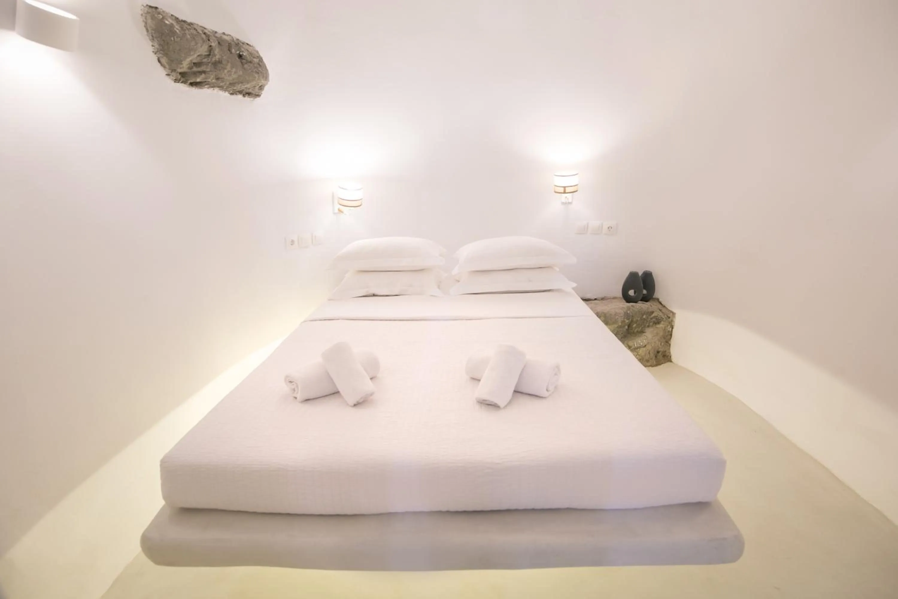 Bed in Morfi Cave House