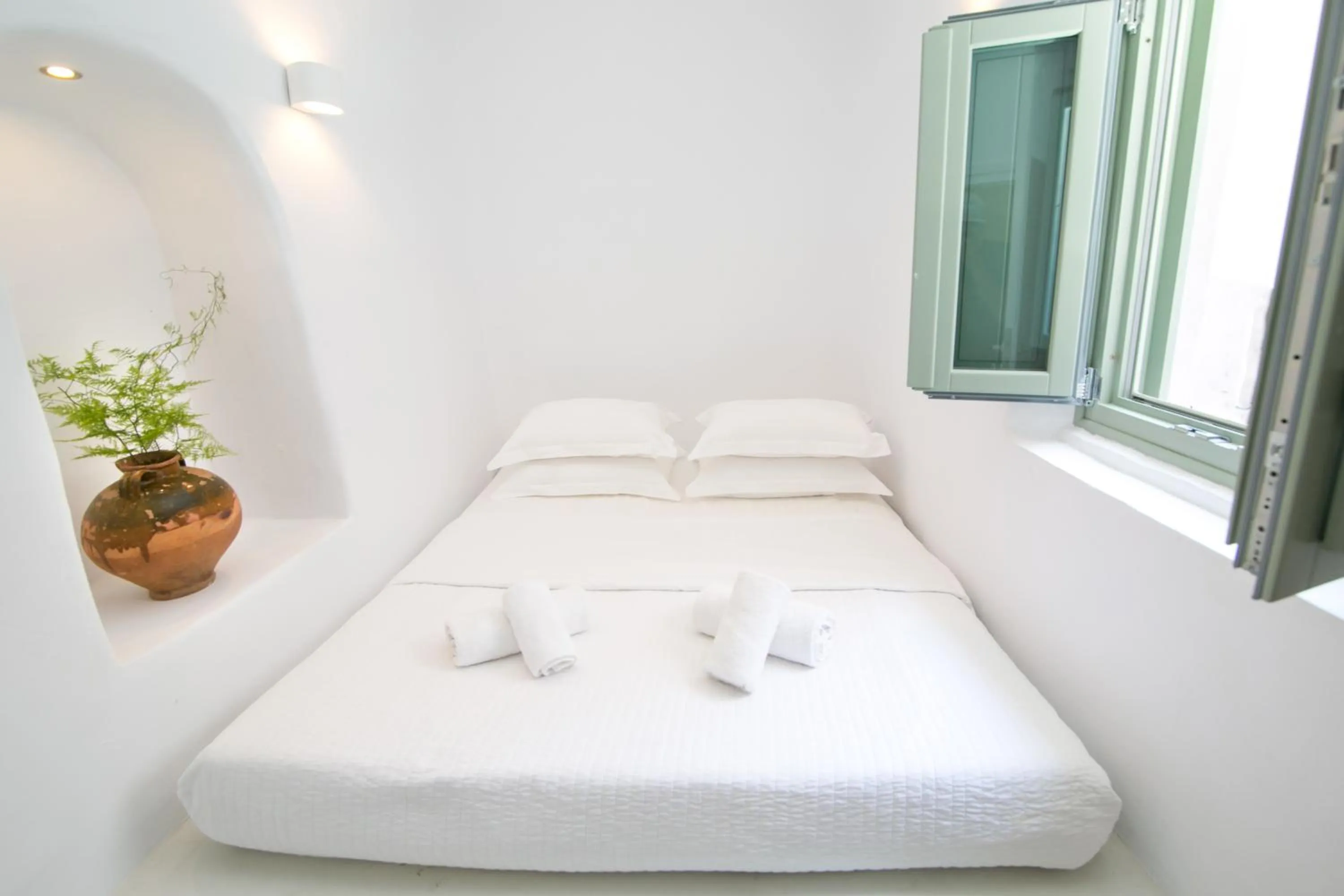 Bed in Morfi Cave House