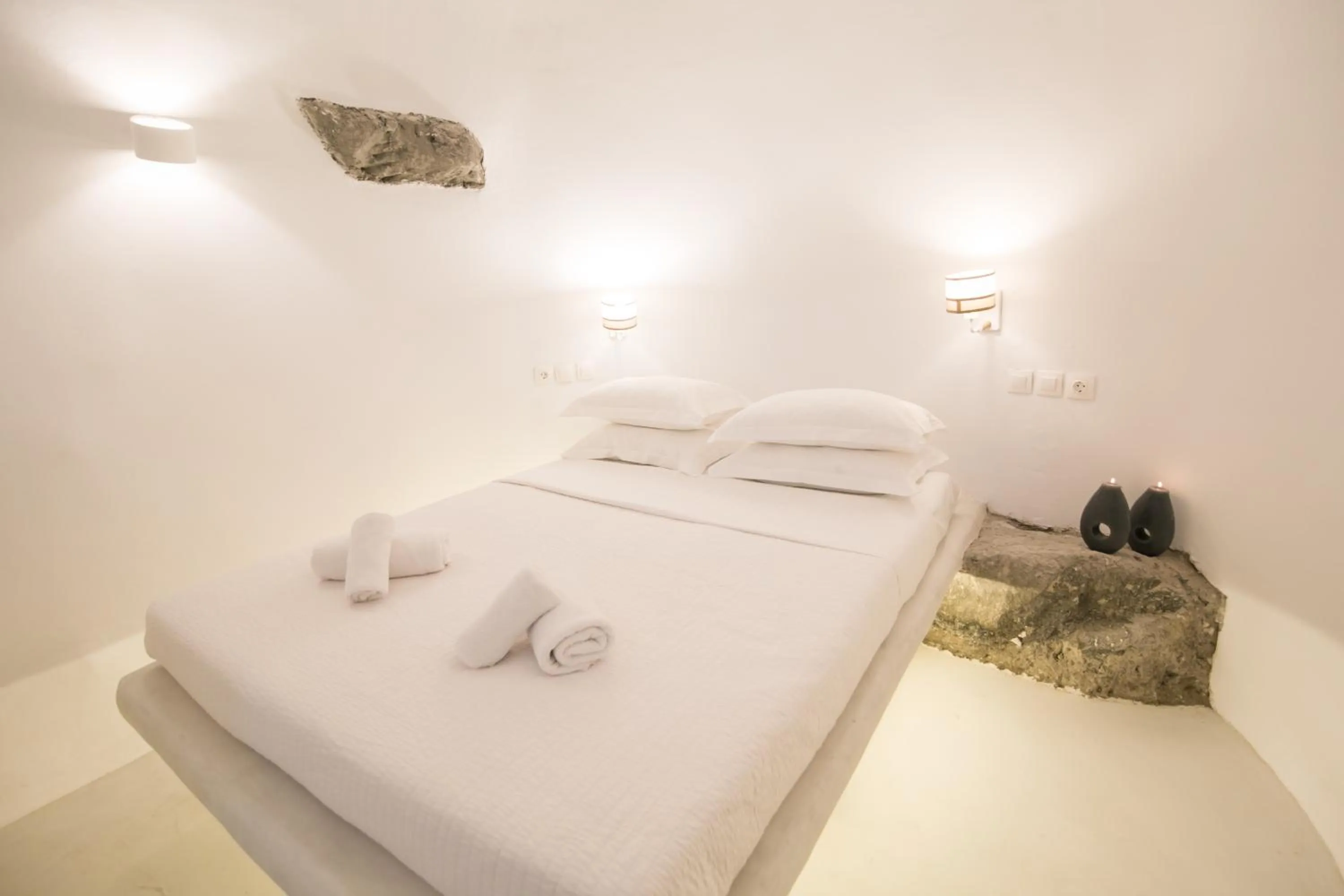 Bed in Morfi Cave House