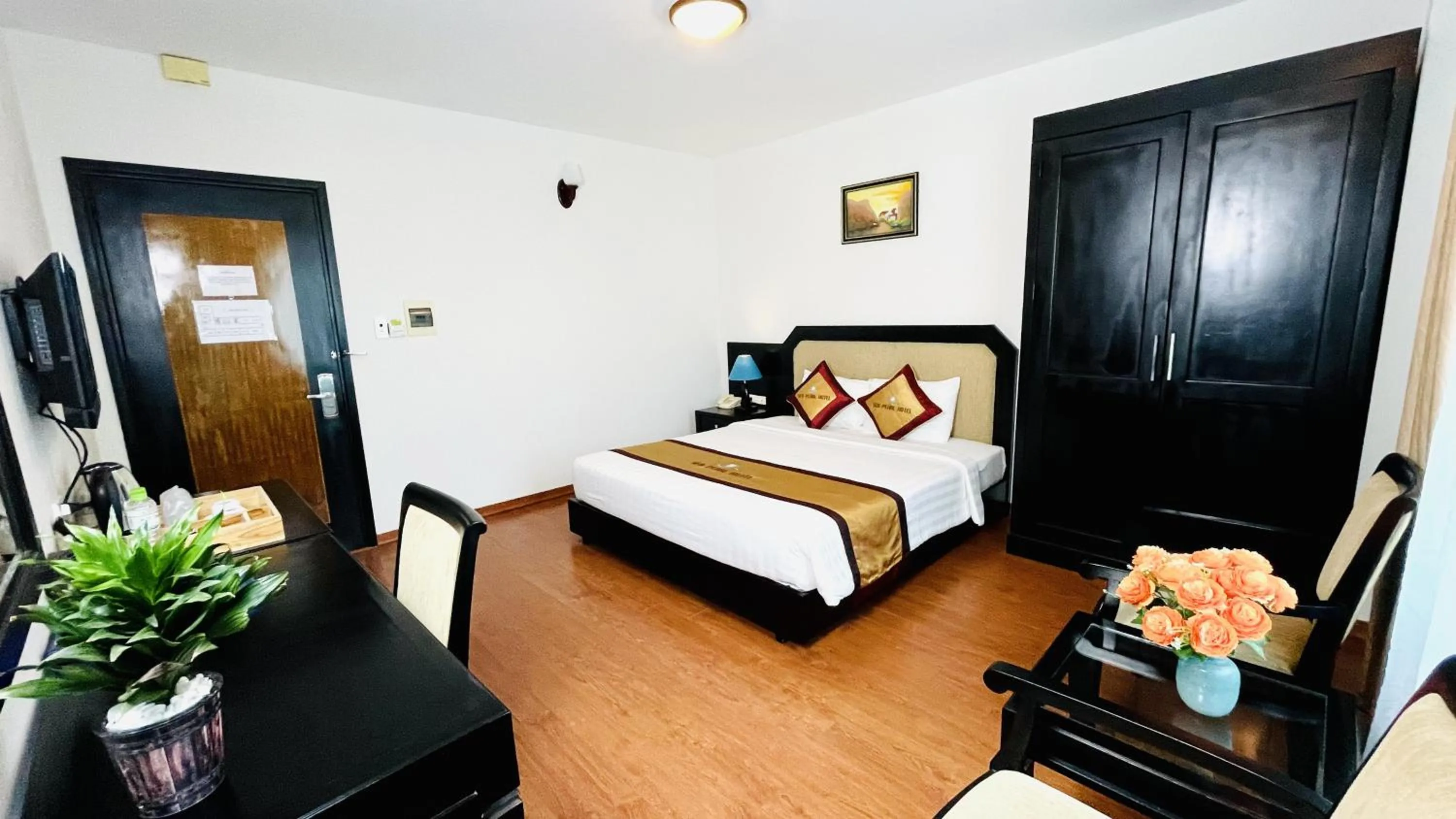 Bed in Sea Pearl Cat Ba Hotel