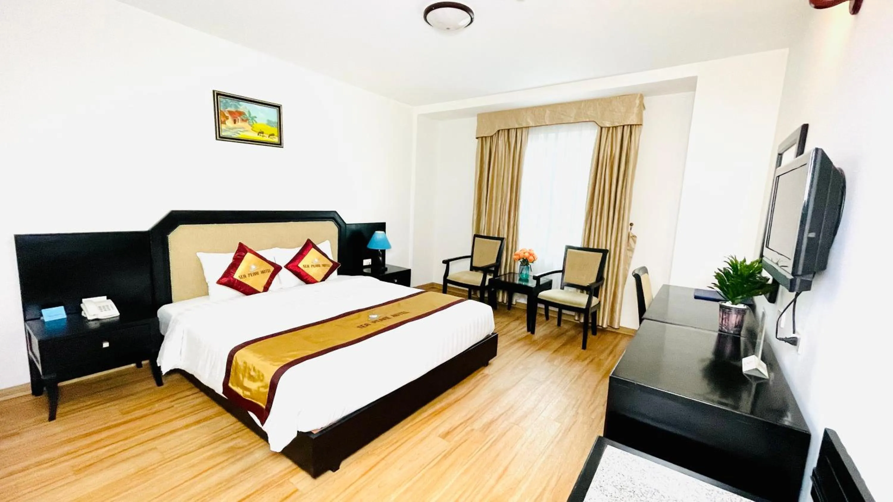 Bed in Sea Pearl Cat Ba Hotel