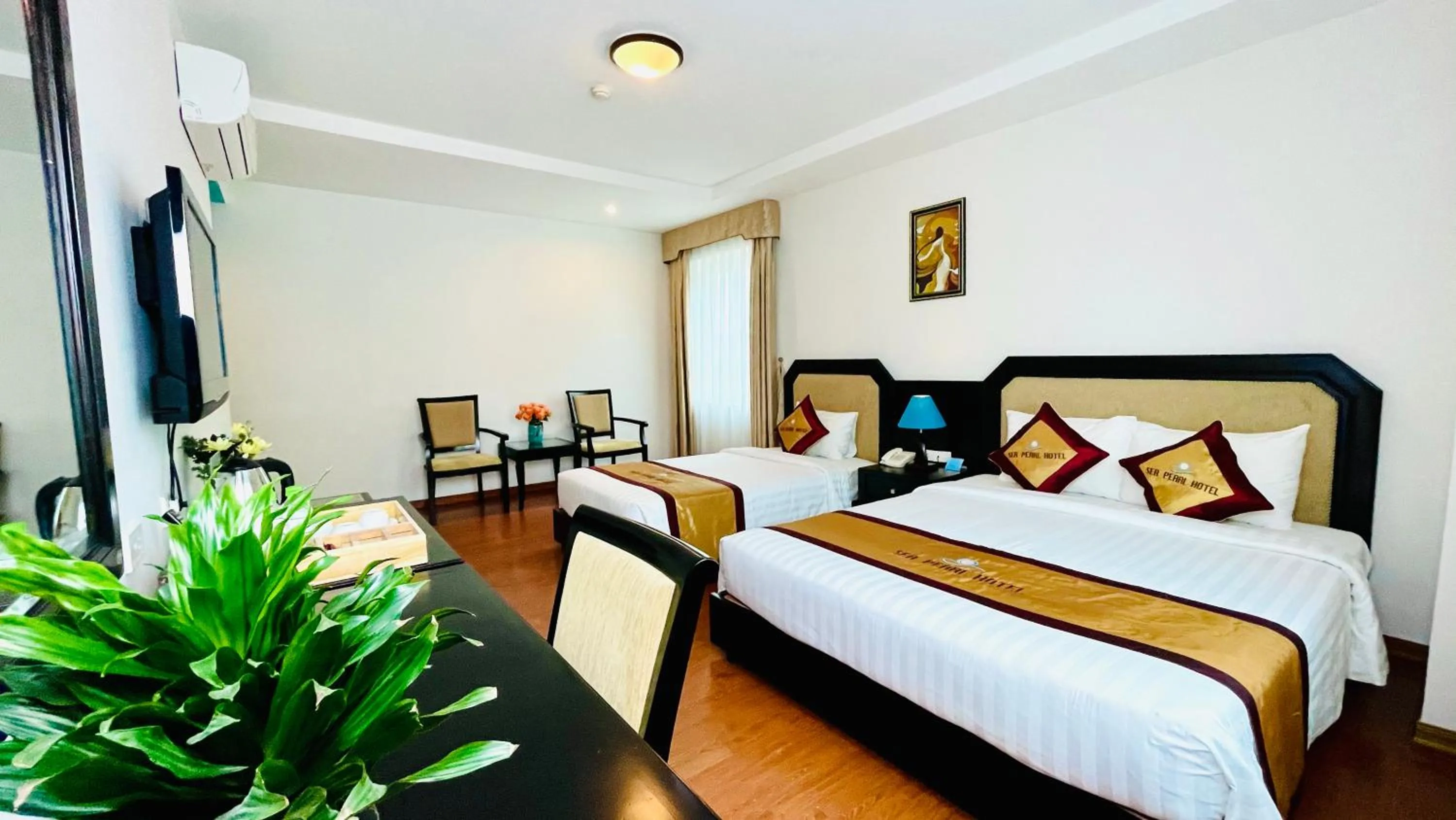 Bed in Sea Pearl Cat Ba Hotel