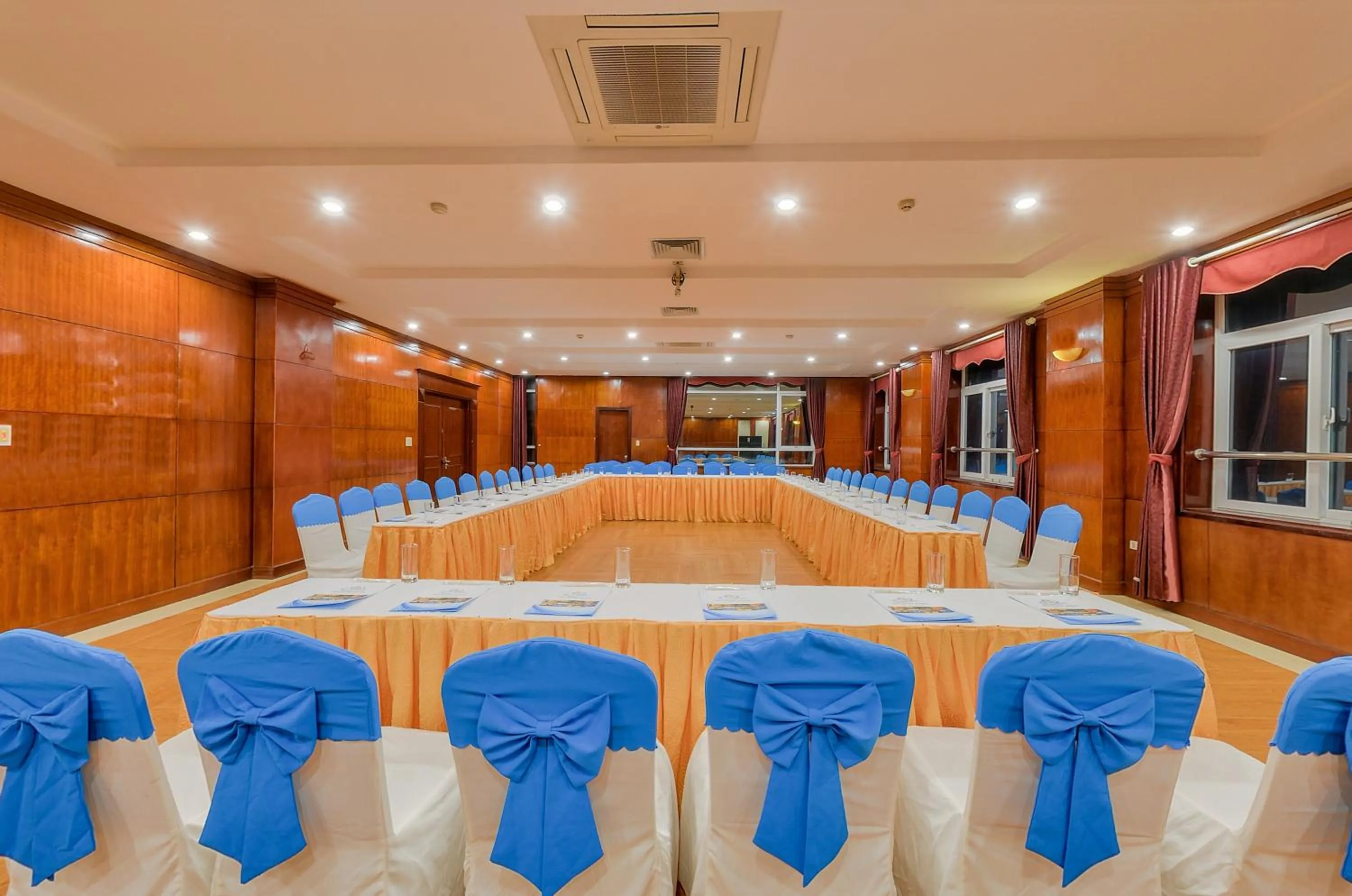 Business facilities in Sea Pearl Cat Ba Hotel