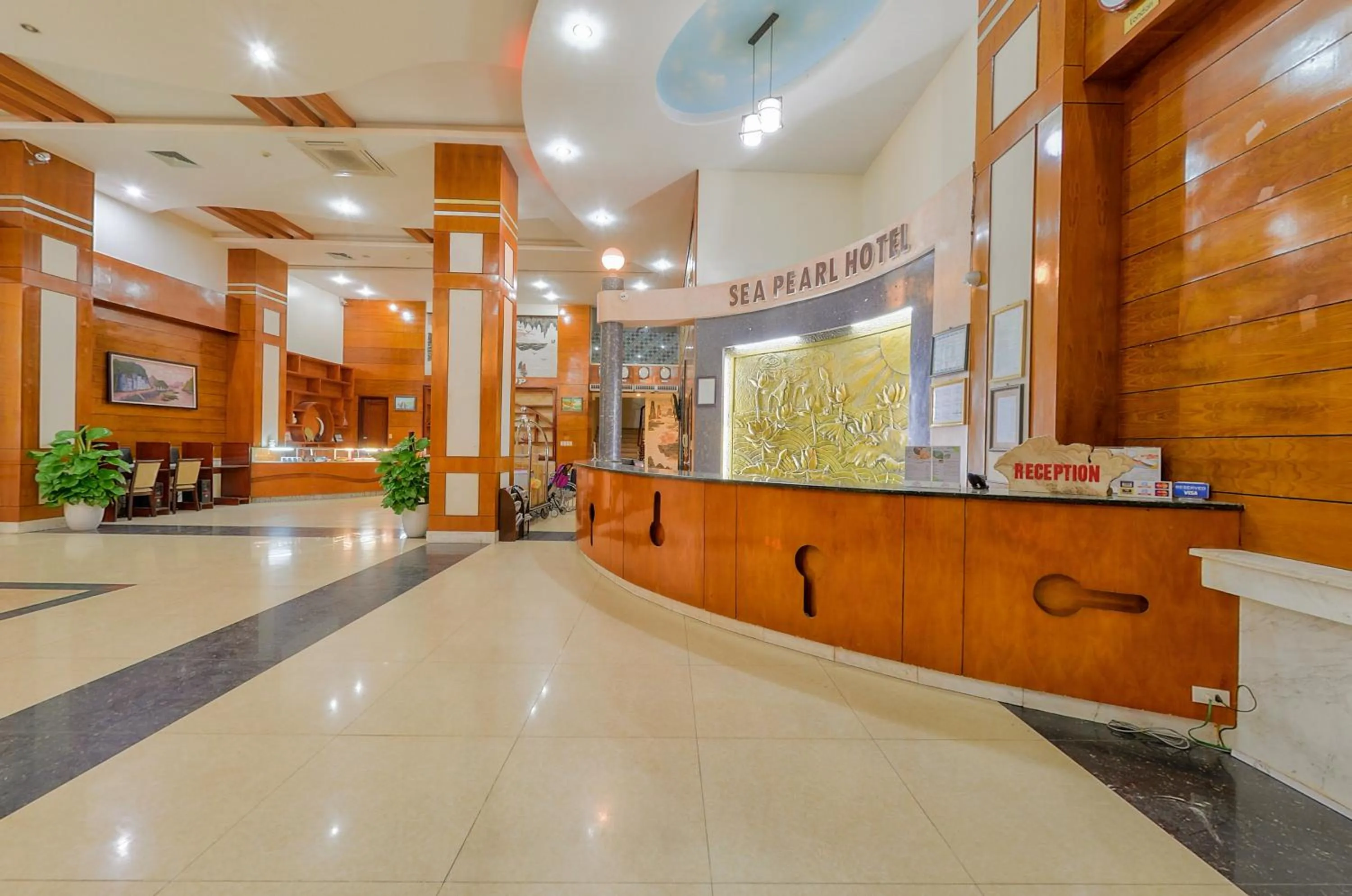 Staff in Sea Pearl Cat Ba Hotel