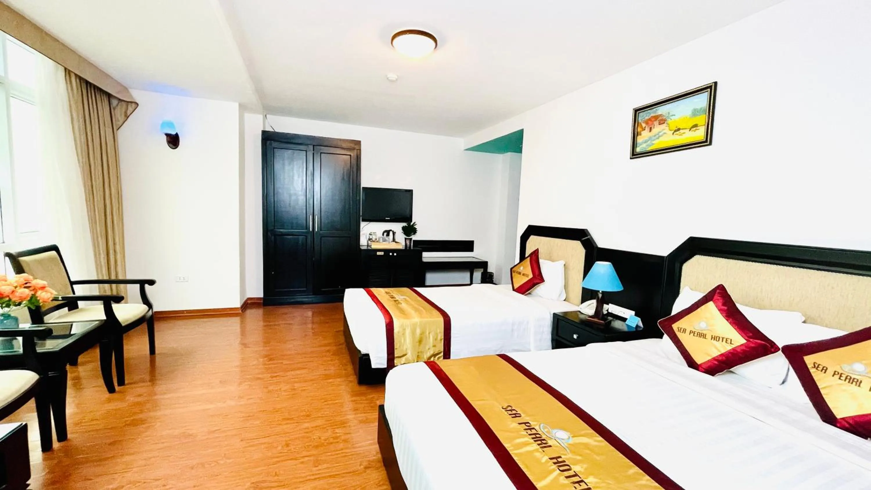 Bed in Sea Pearl Cat Ba Hotel