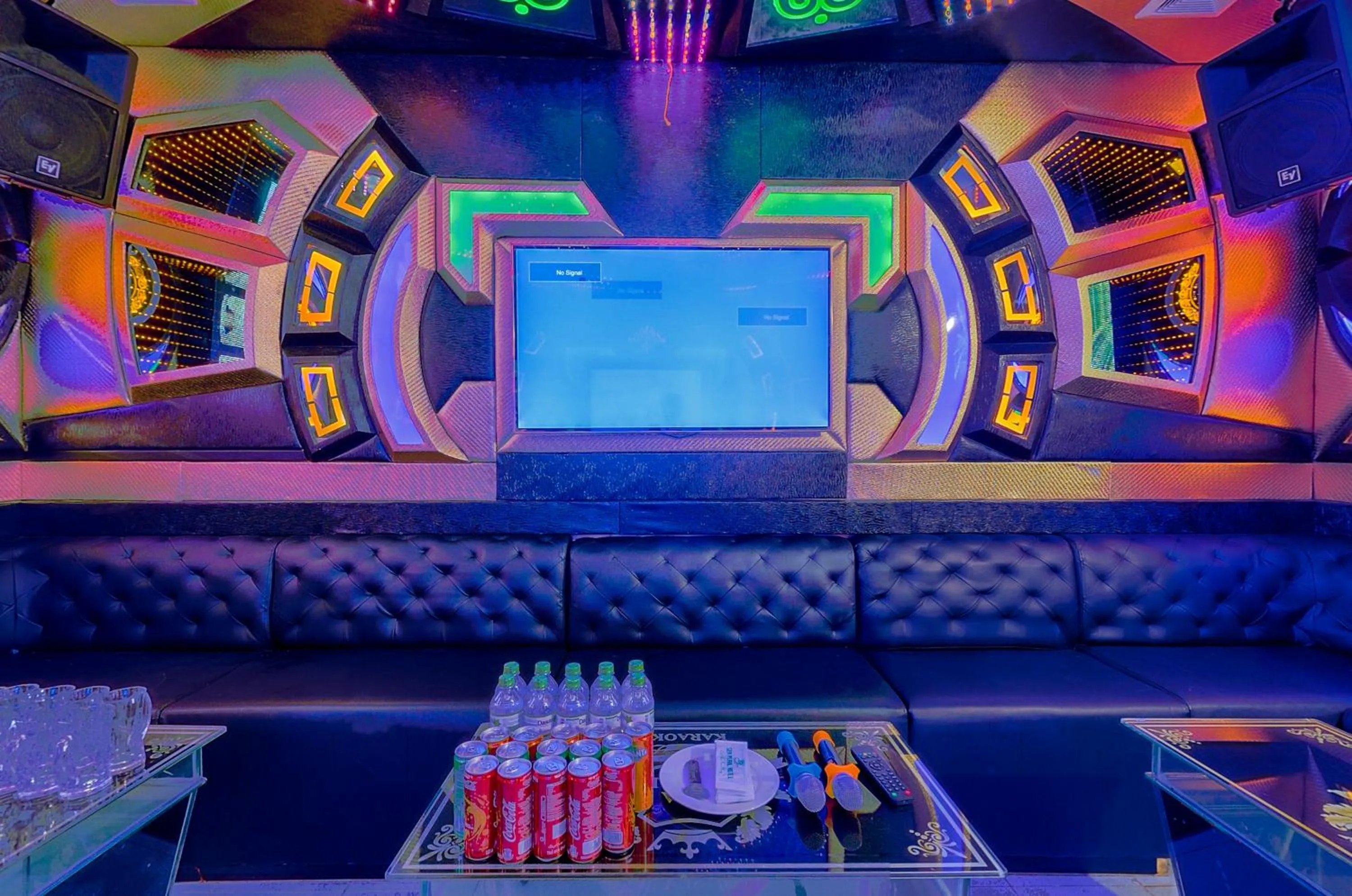 Karaoke in Sea Pearl Cat Ba Hotel