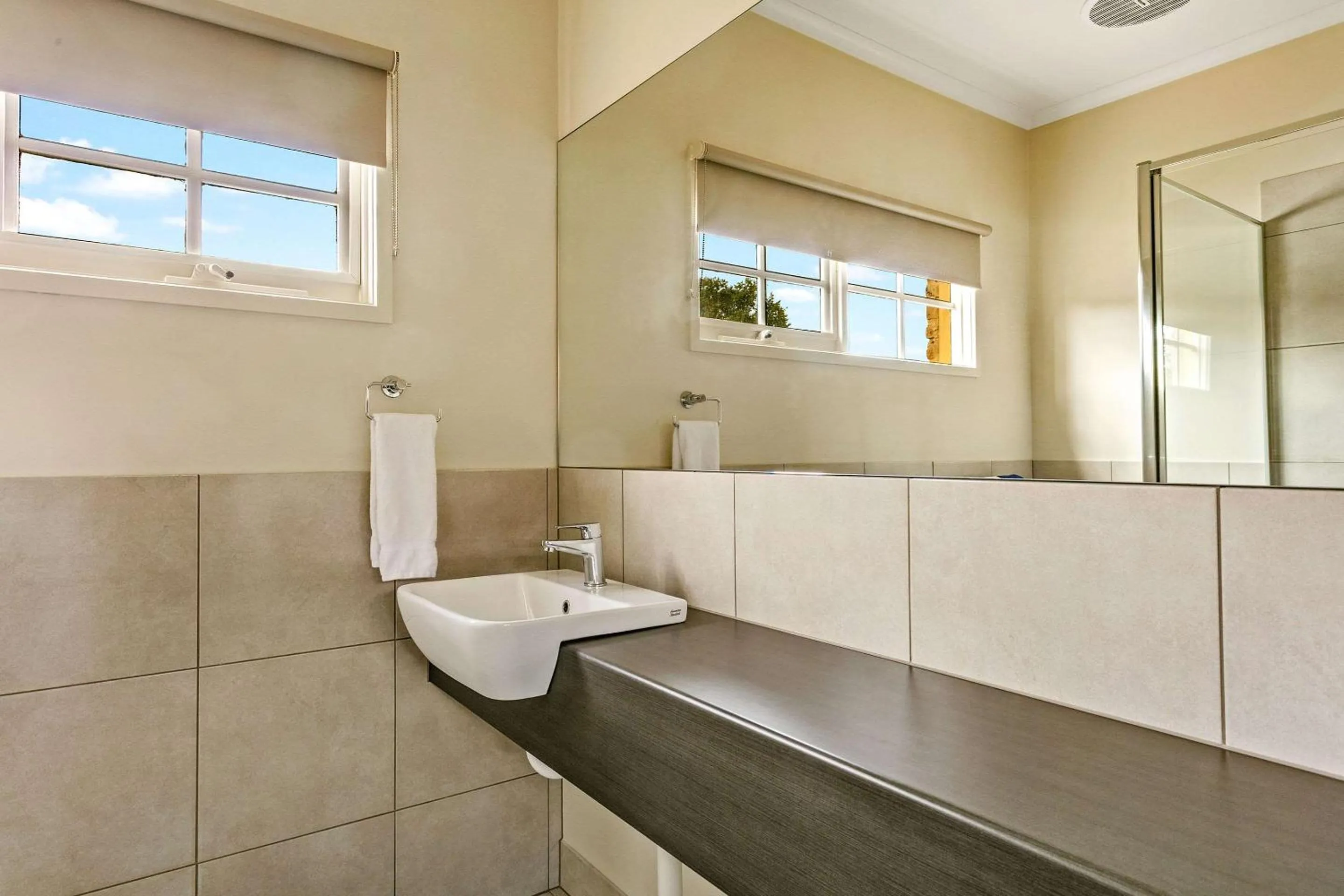 Bedroom in Quality Inn Colonial