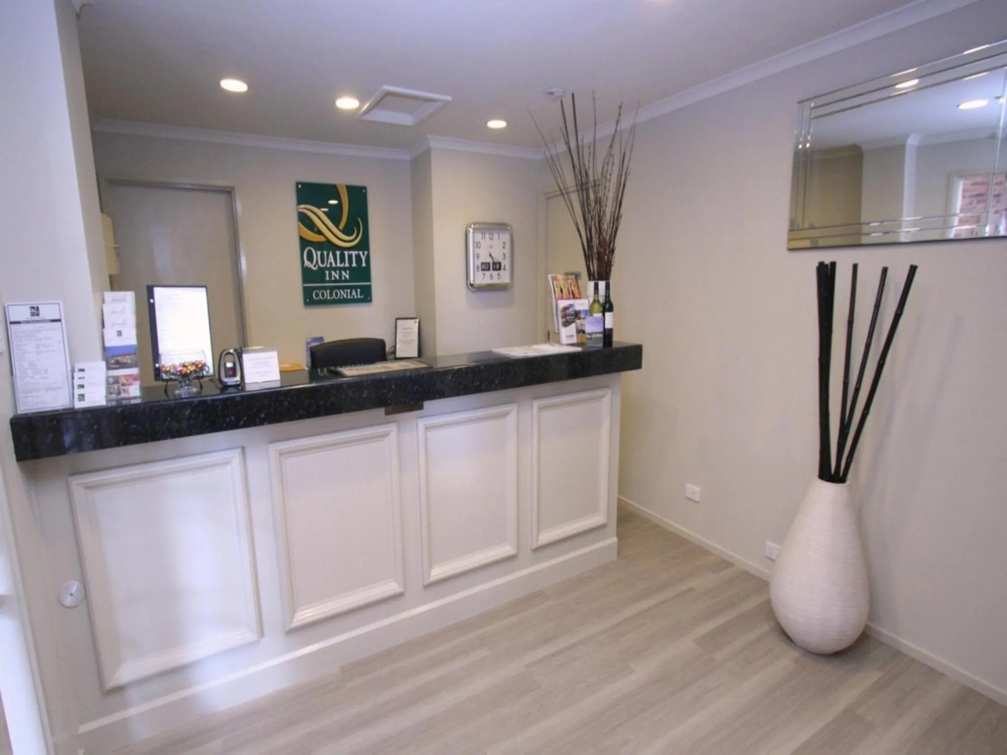 Lobby or reception in Quality Inn Colonial