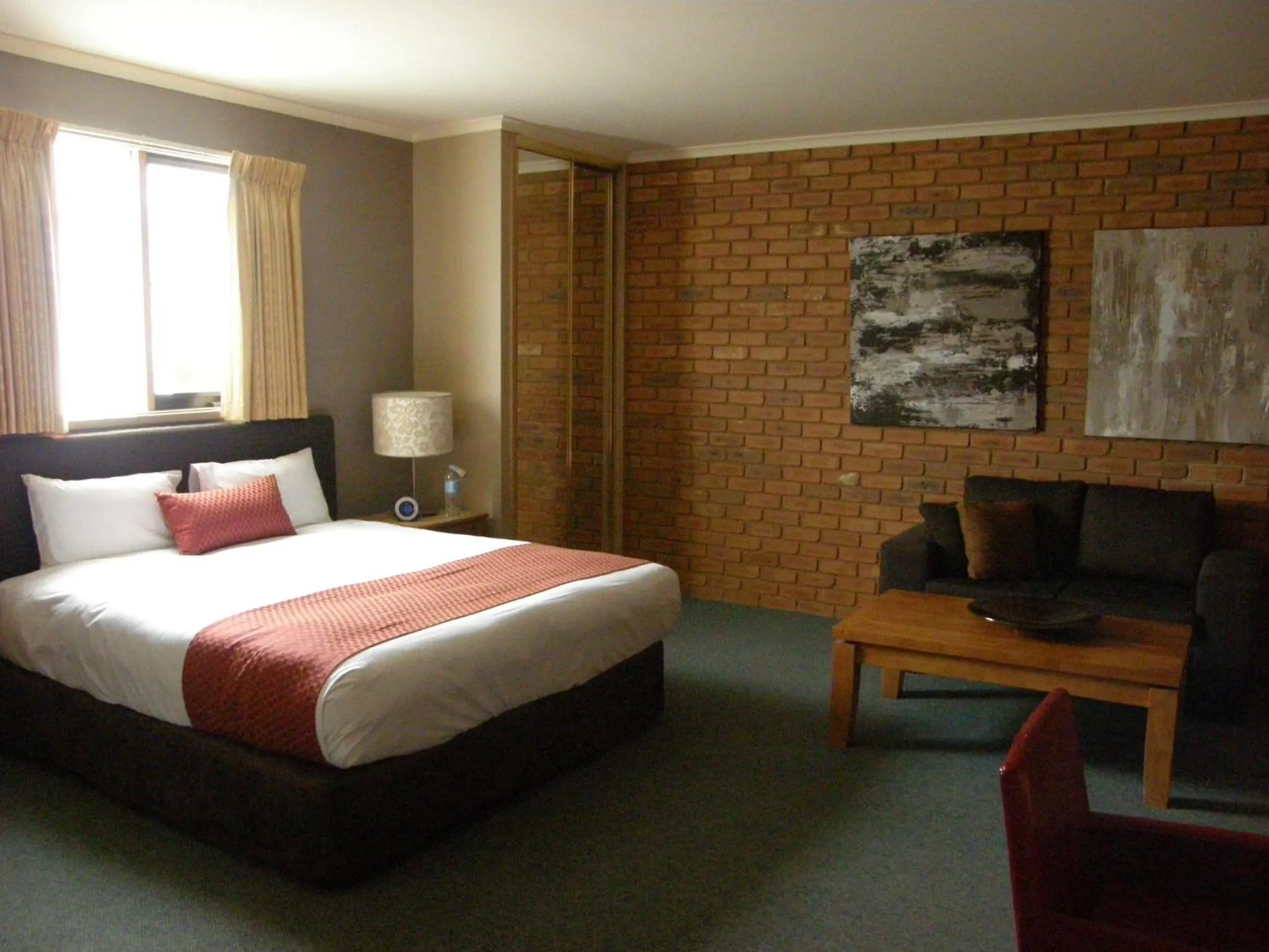 Photo of the whole room, Bed in Quality Inn Colonial