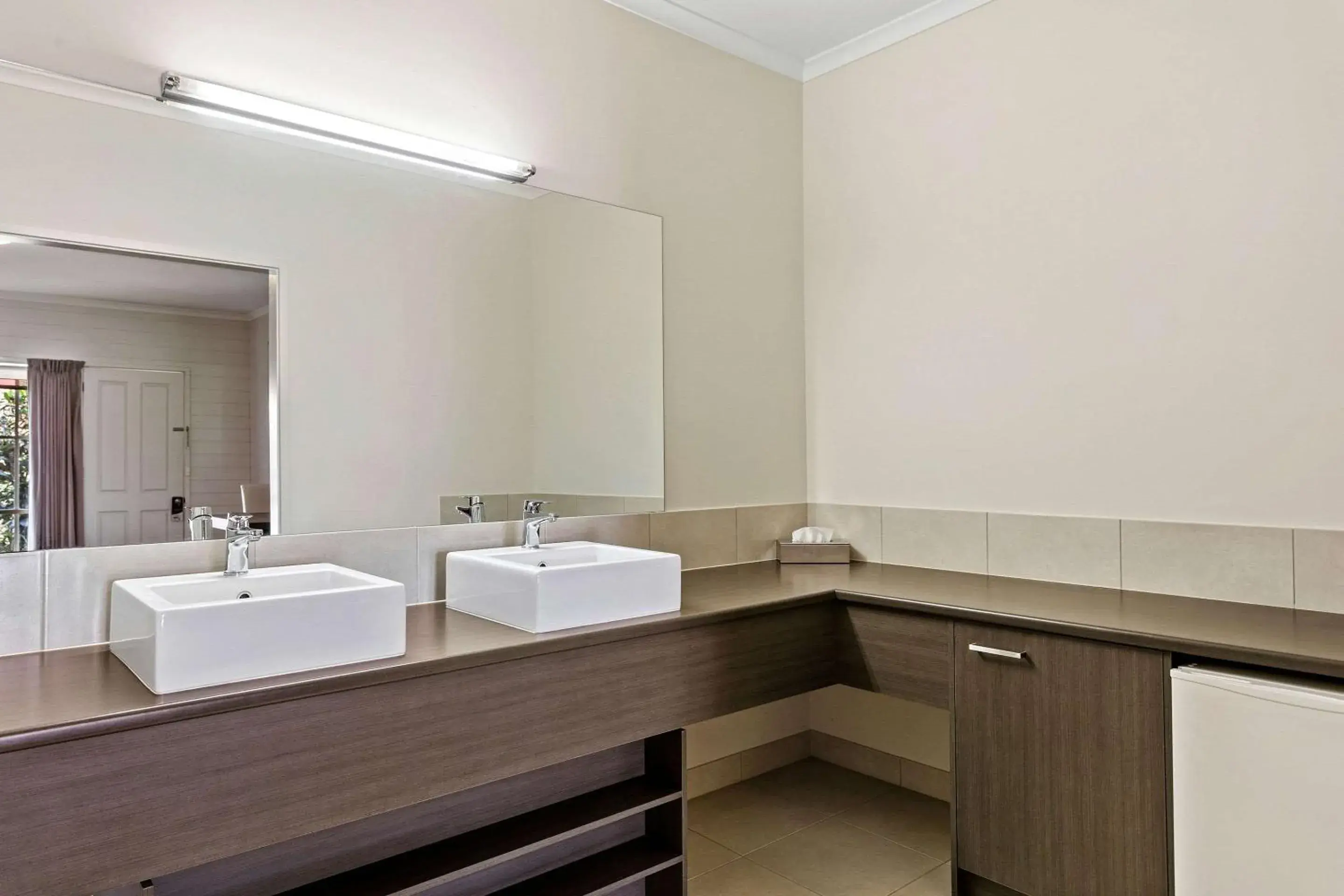 Bedroom in Quality Inn Colonial Bedroom in Quality Inn Colonial