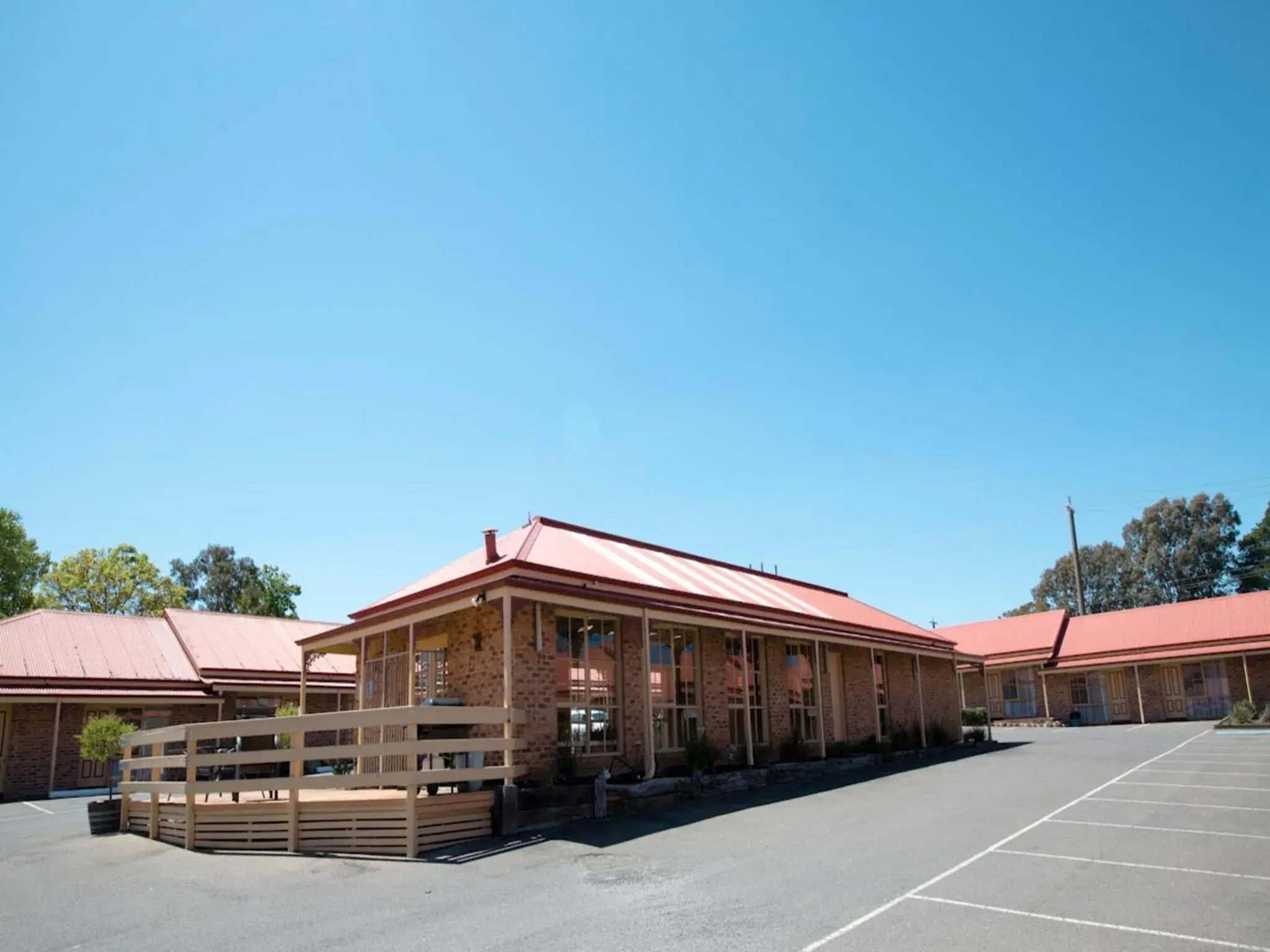 Swimming pool in Quality Inn Colonial Swimming pool in Quality Inn Colonial