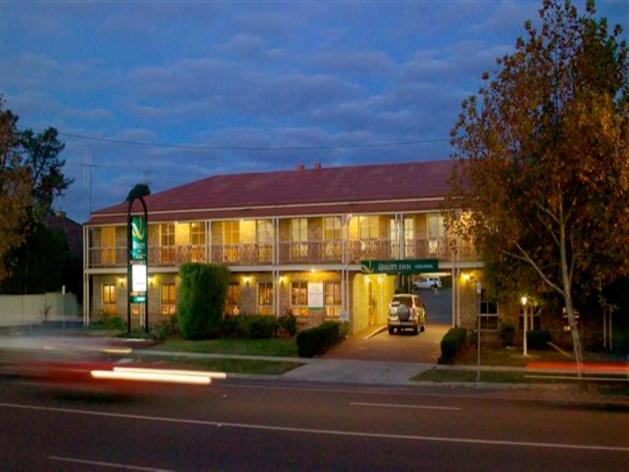 Facade/entrance in Quality Inn Colonial
