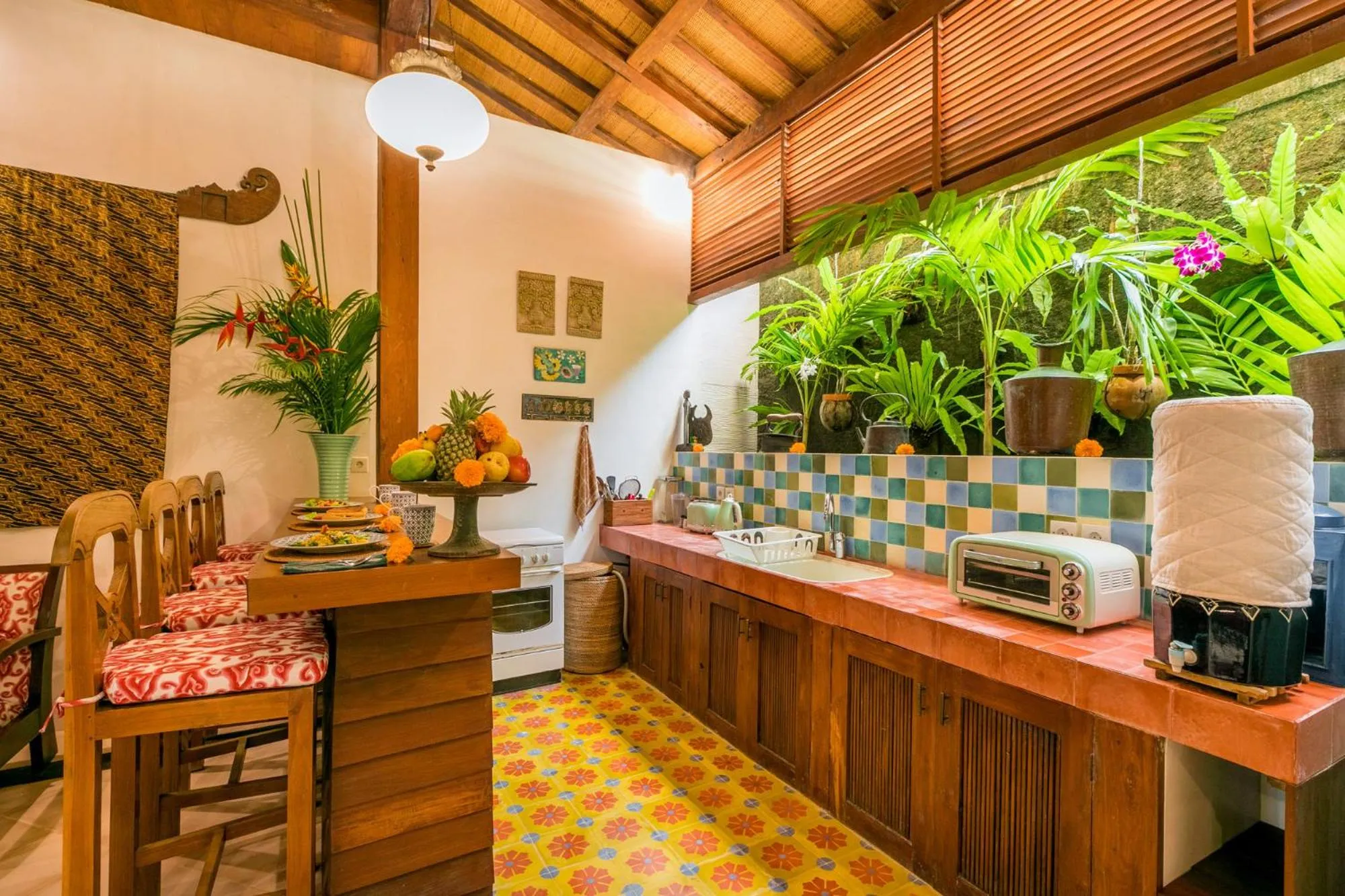 Kitchen or kitchenette in Villa Kampung Kecil Boutique Hotel