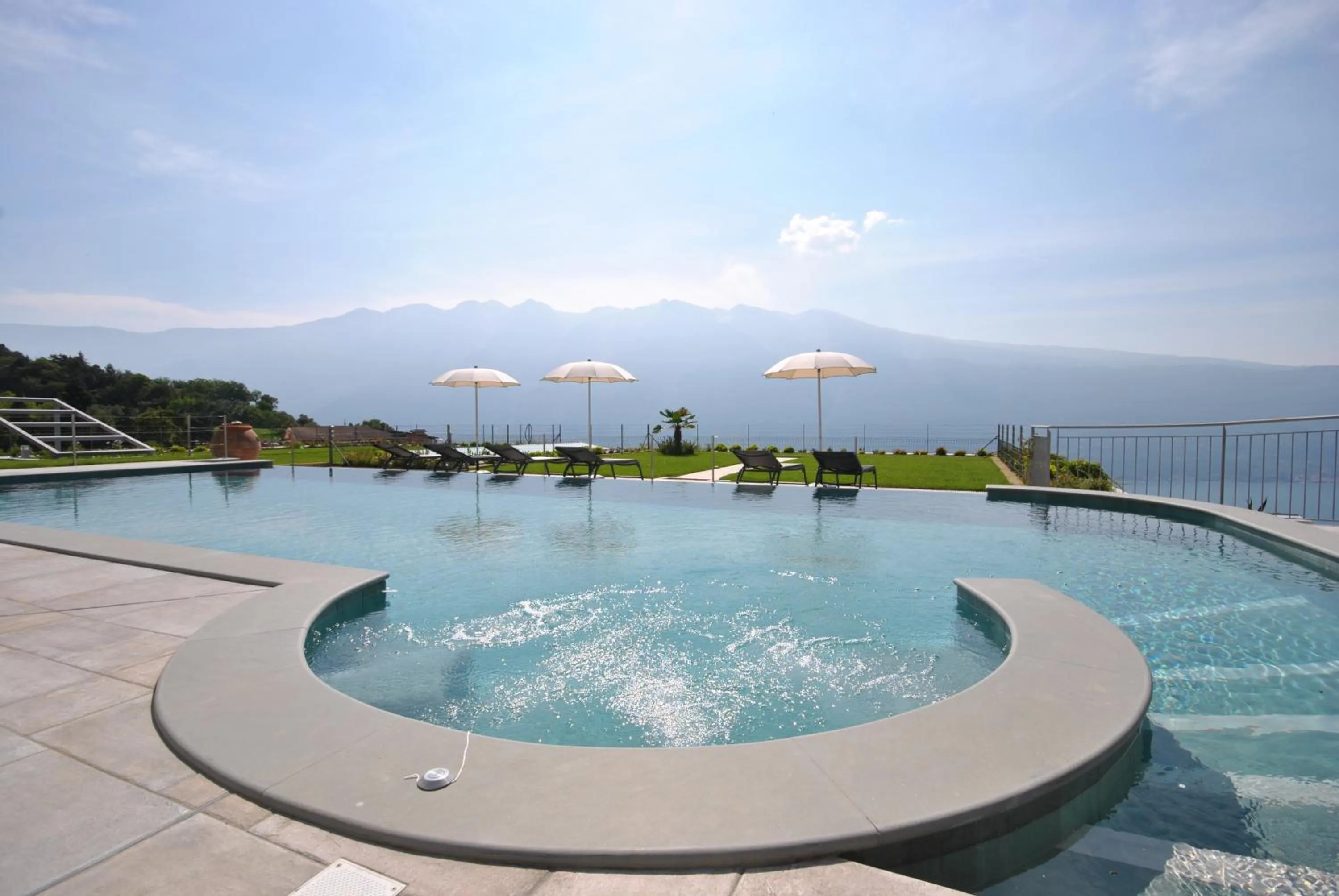 Hot Tub in La Dolce Vita Relais - Hotel Gallo