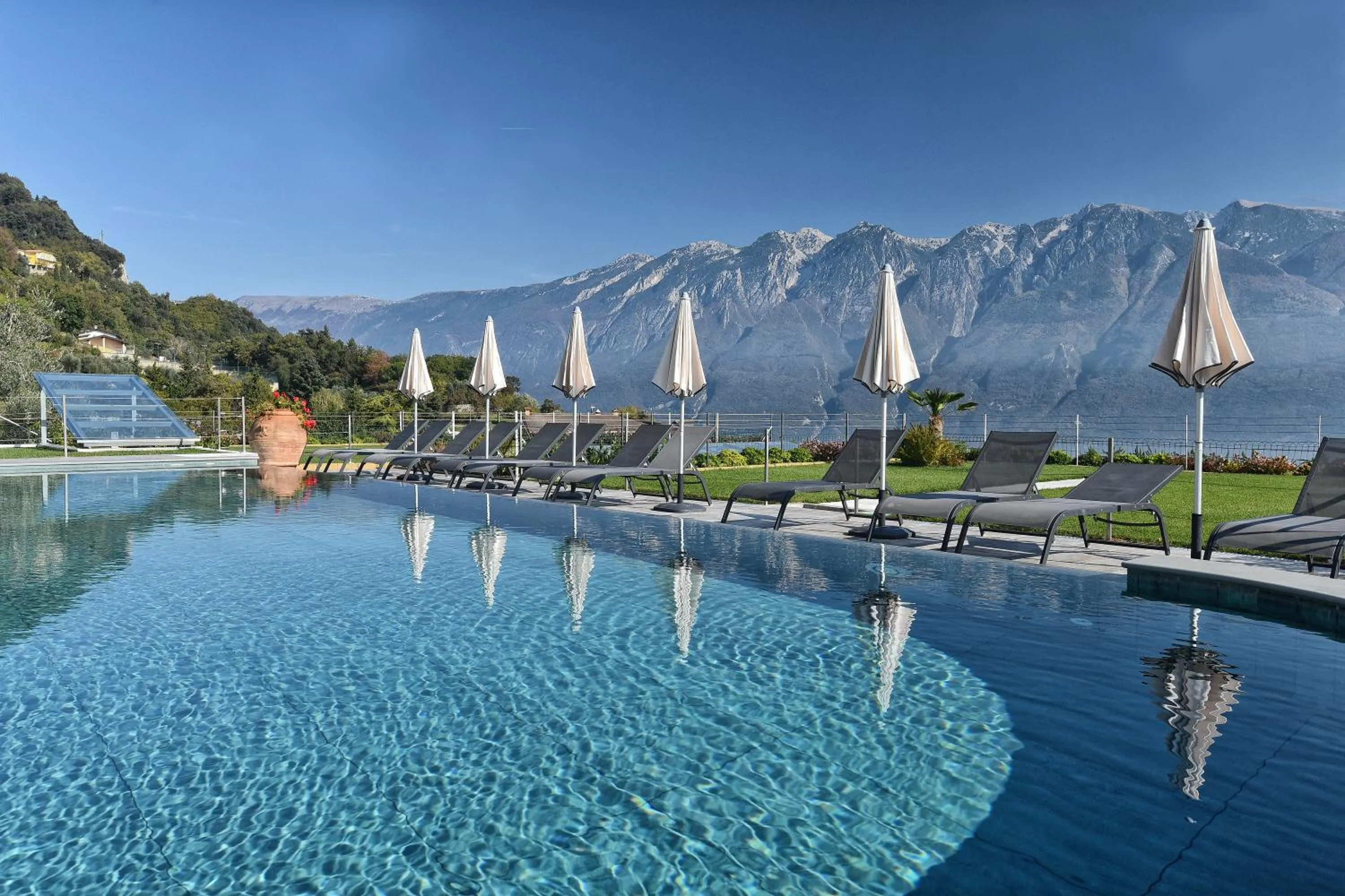Swimming pool in La Dolce Vita Relais - Hotel Gallo