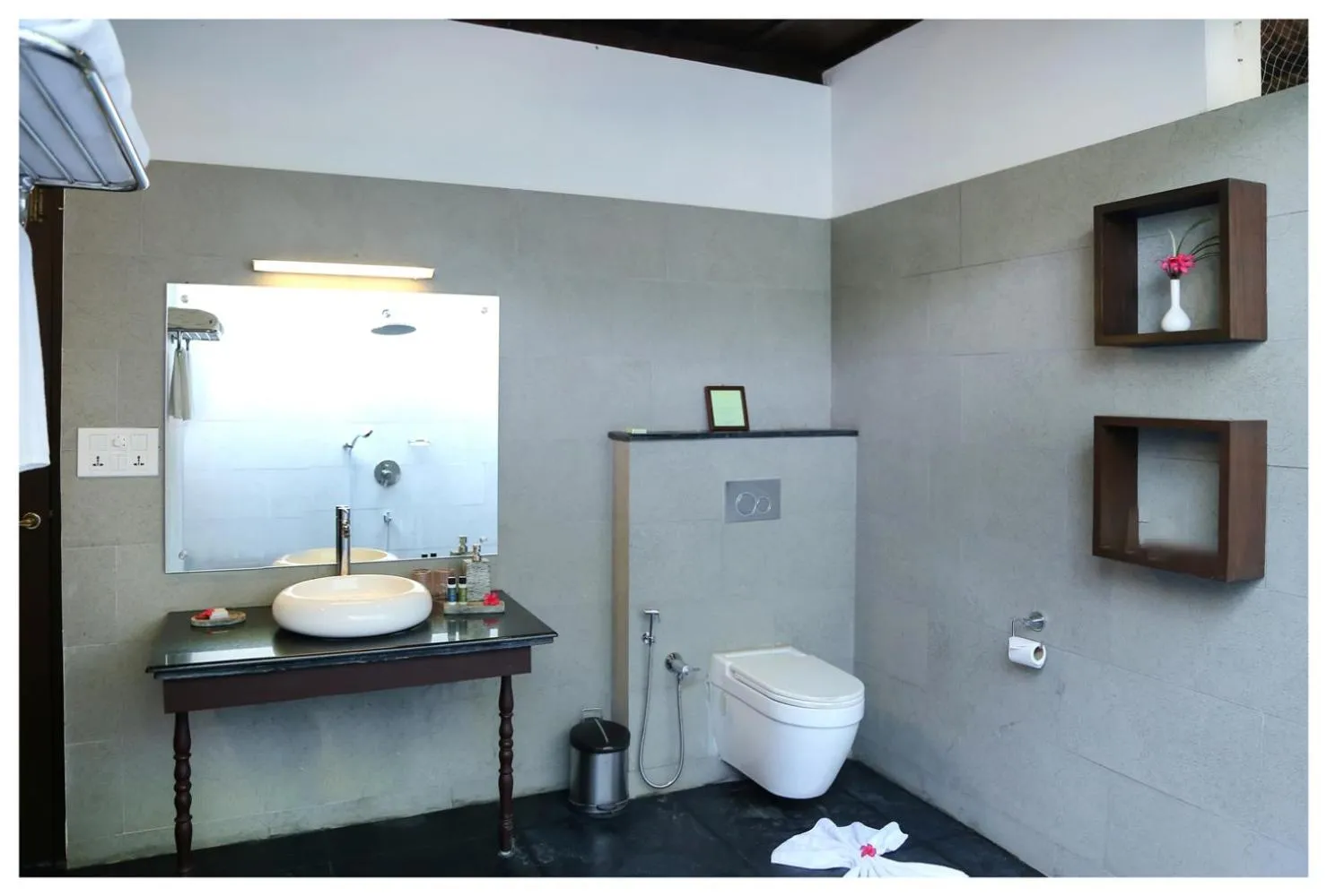 Toilet in Seclude Kerala, Marari Sands