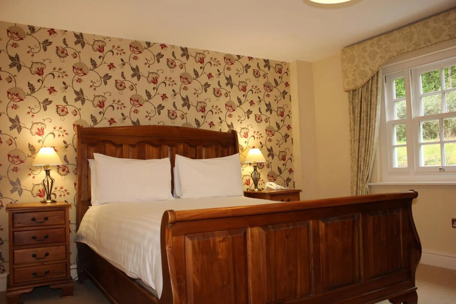 Bed in Rose in Vale Country House Hotel