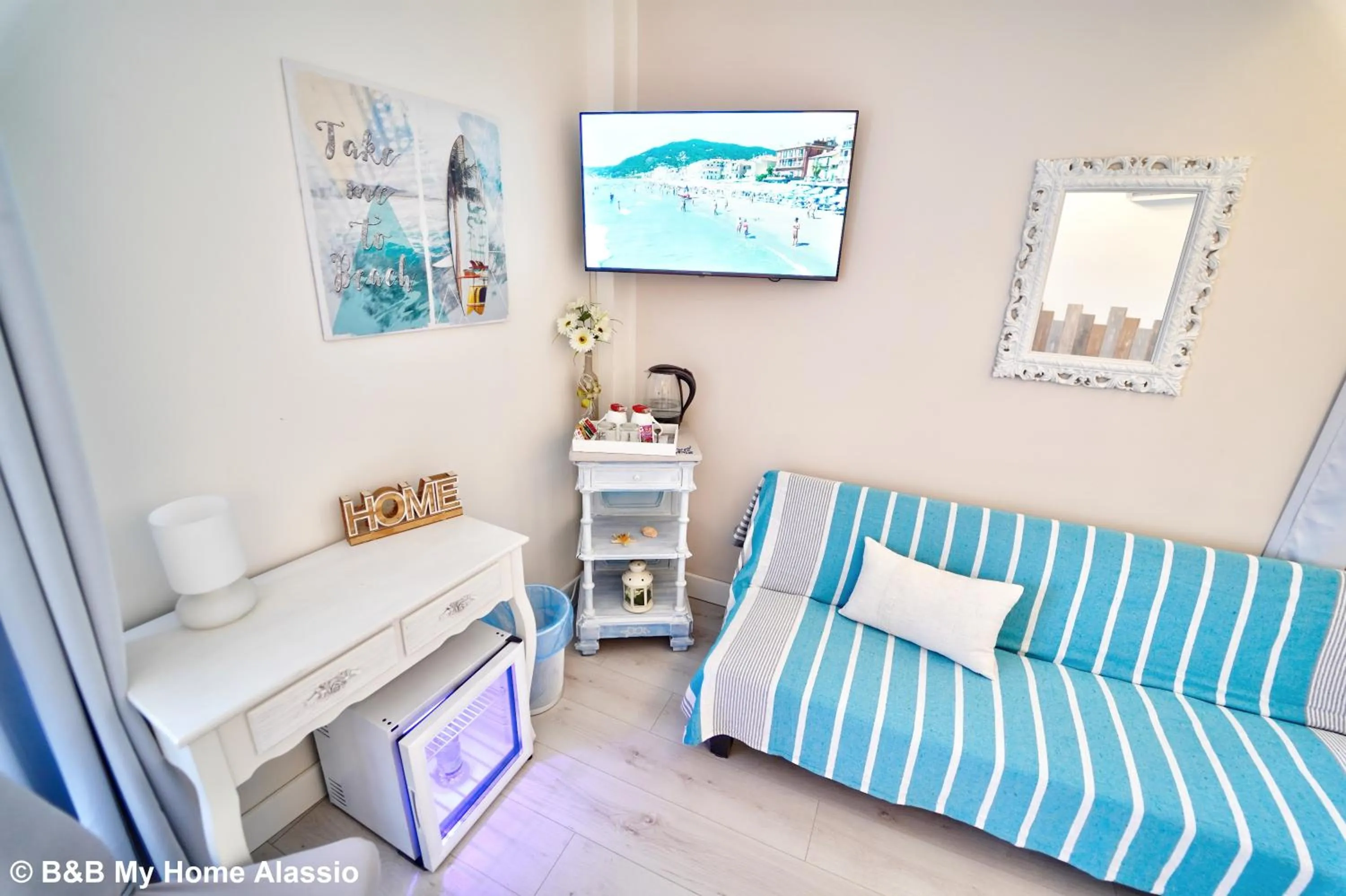 TV and multimedia in Bed & Breakfast My Home - Alassio