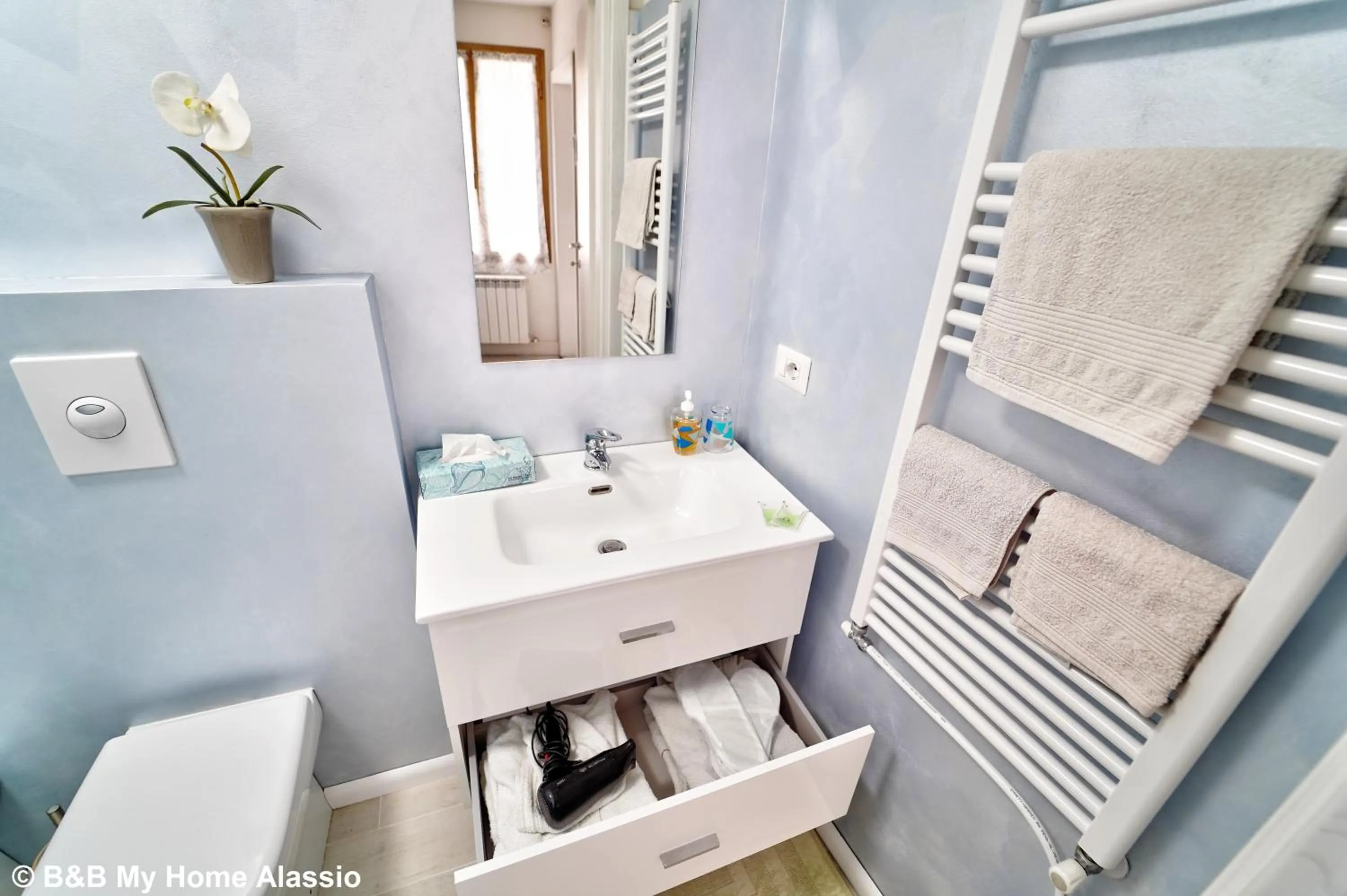 Toilet in Bed & Breakfast My Home - Alassio