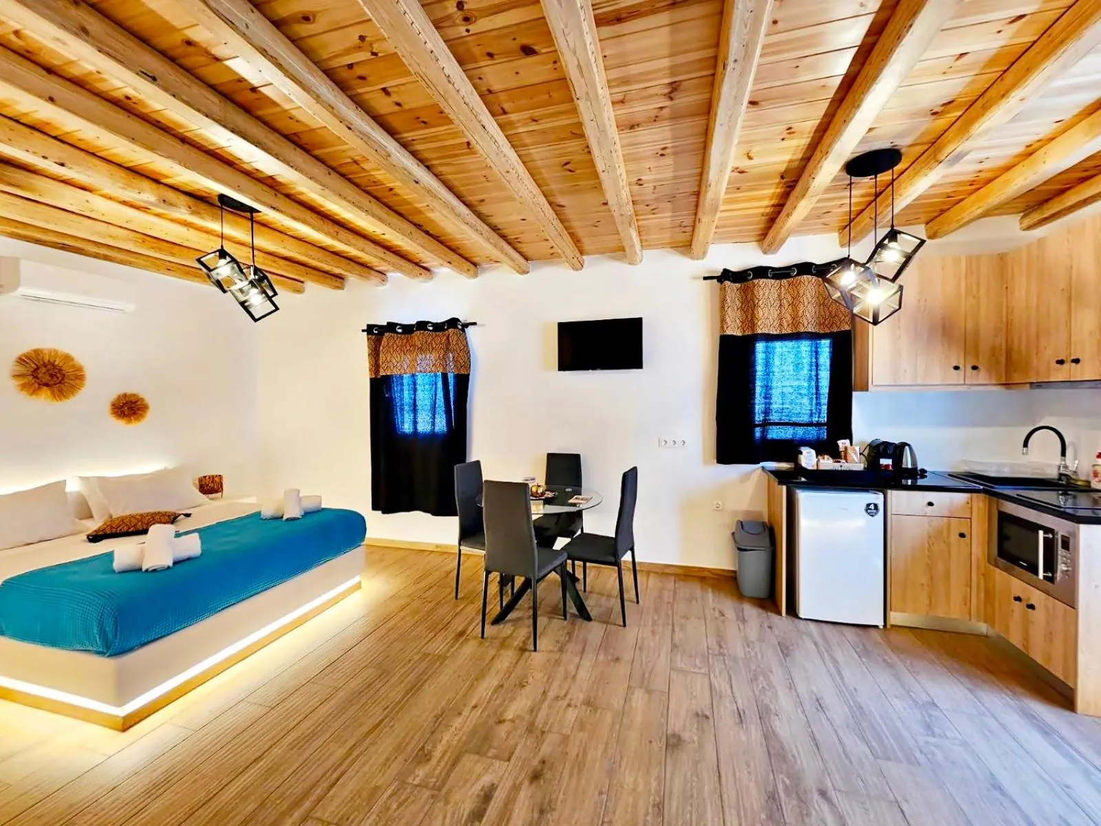 Bed in Mykonian Breeze