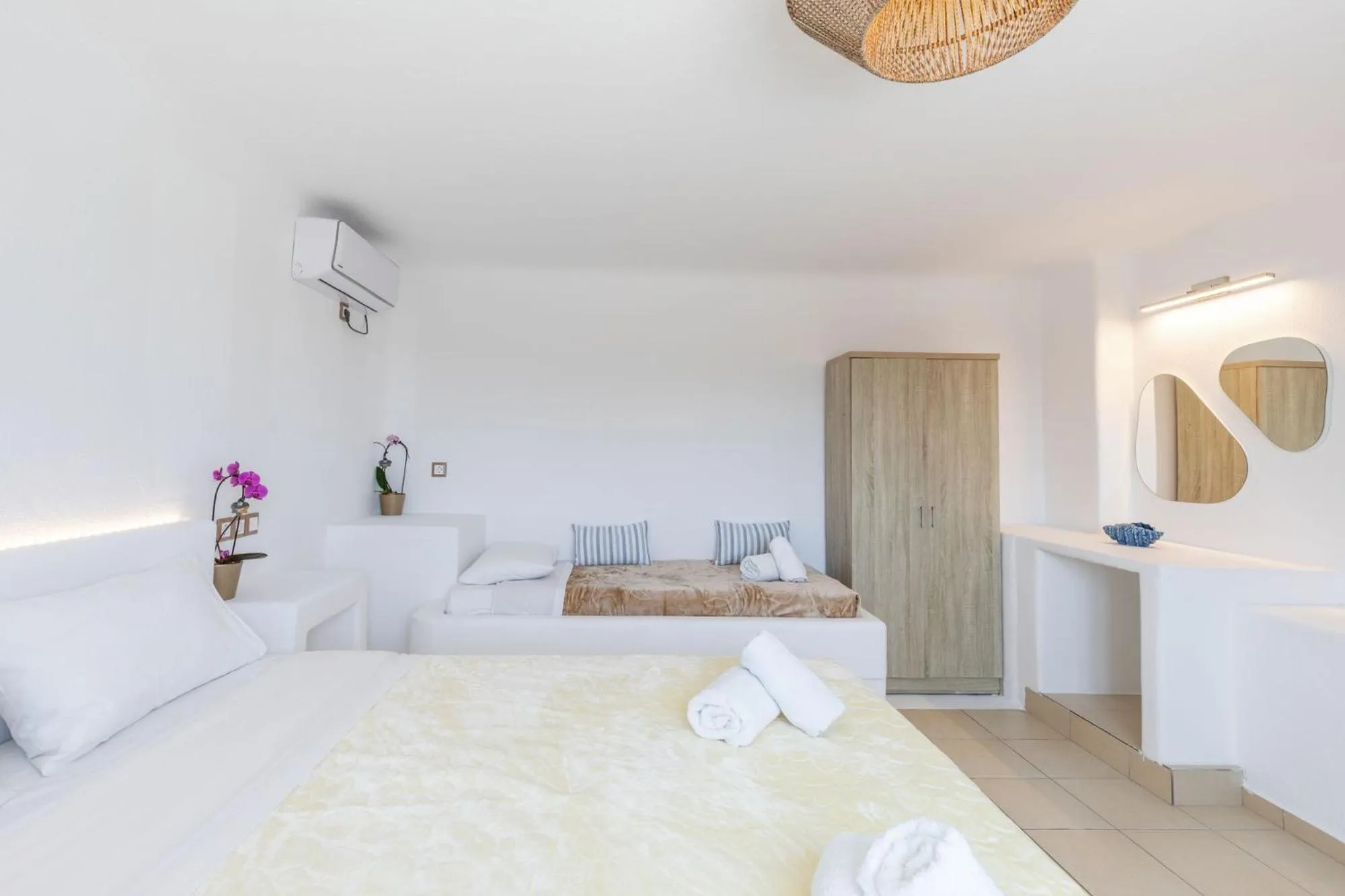 Bed in Mykonian Breeze