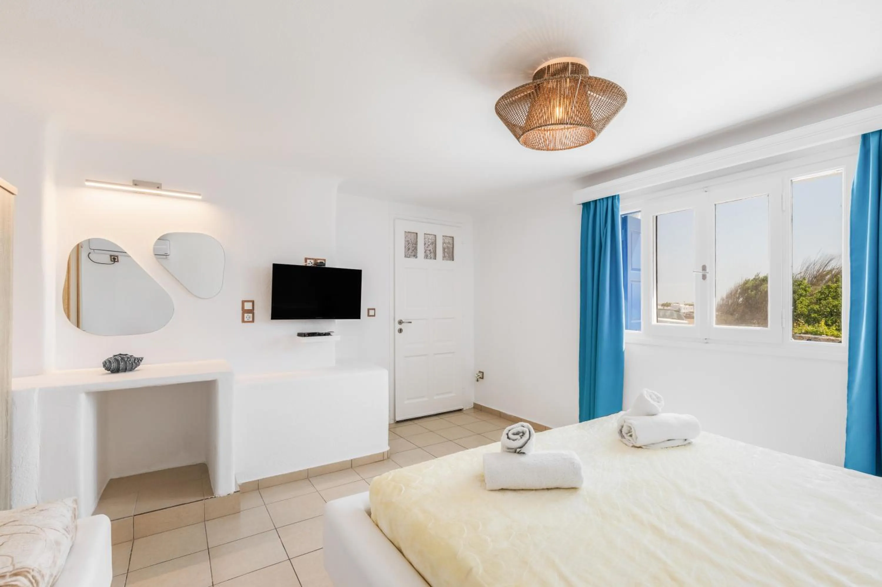 Bed in Mykonian Breeze