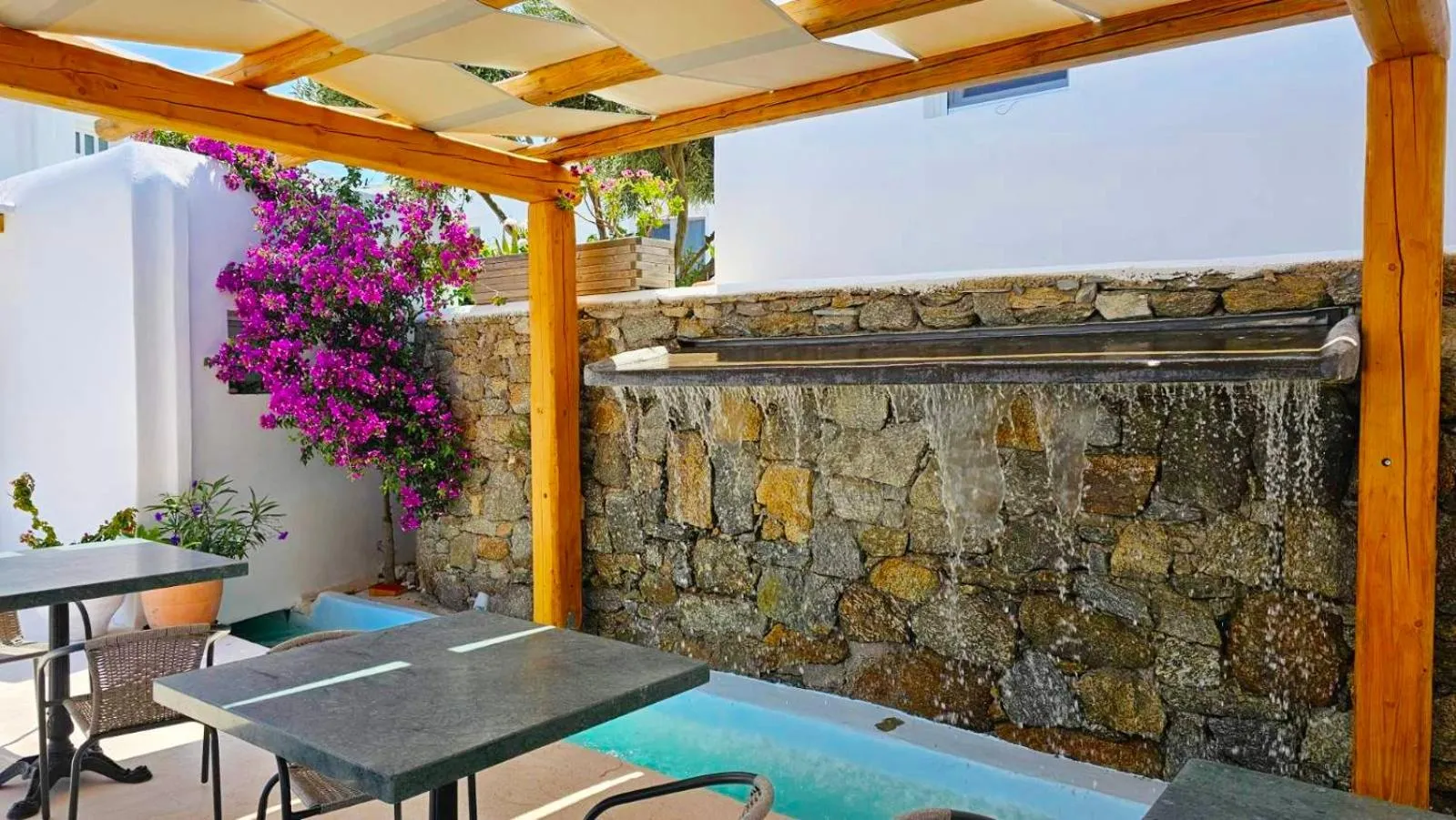 Restaurant/places to eat in Mykonian Breeze