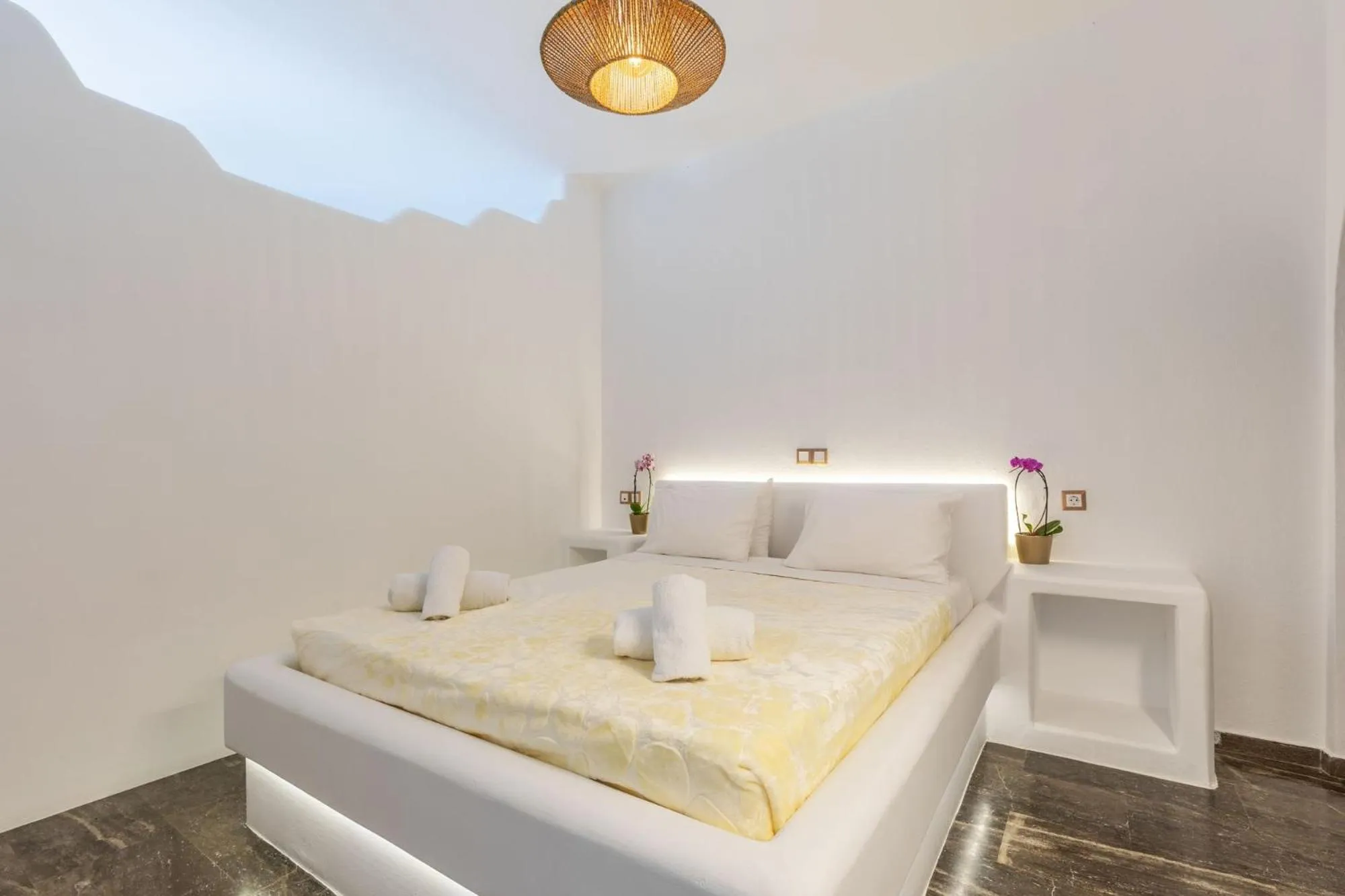 Bed in Mykonian Breeze