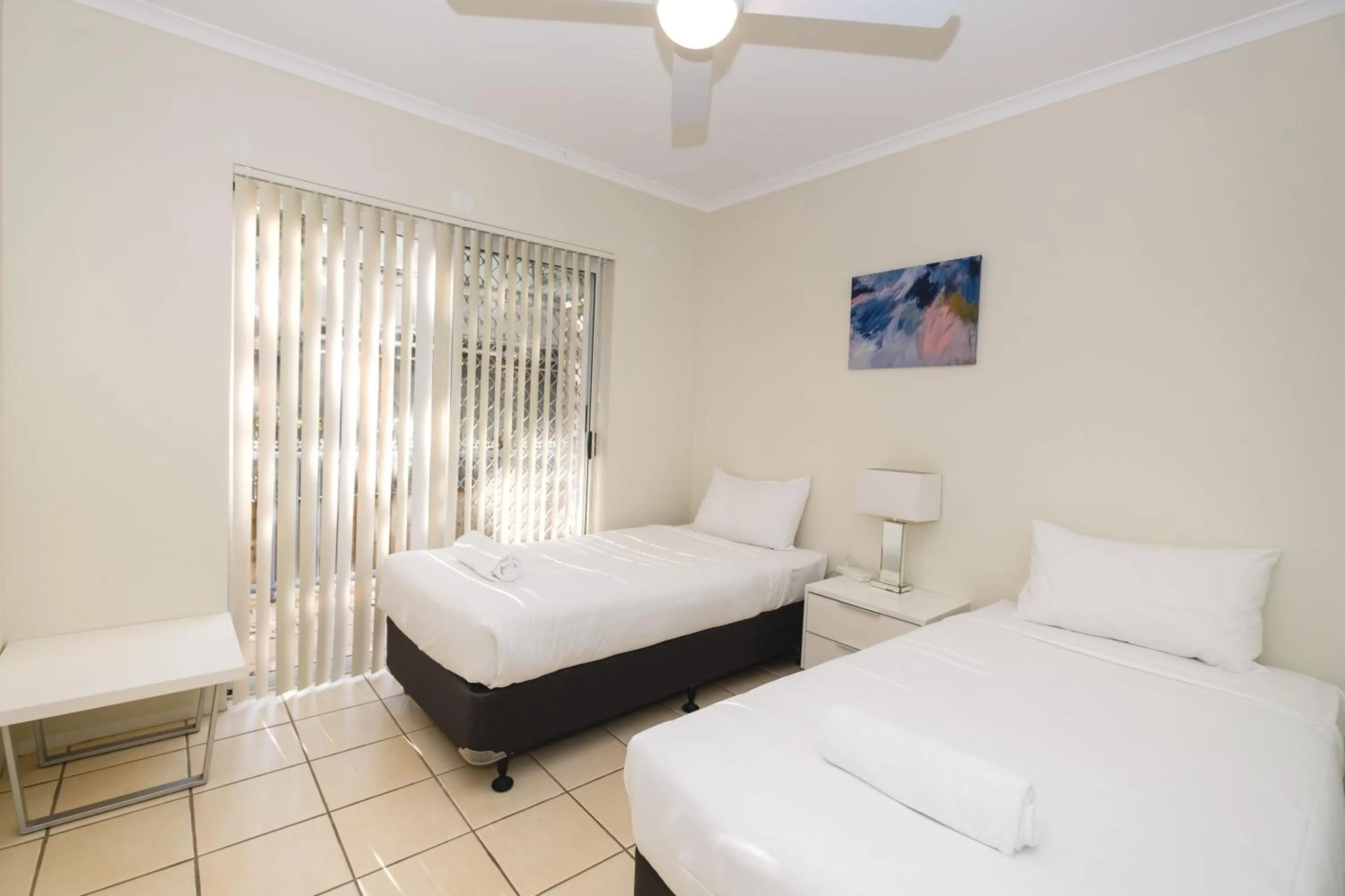 Bedroom, Bed in Sanctuary Lake Apartments