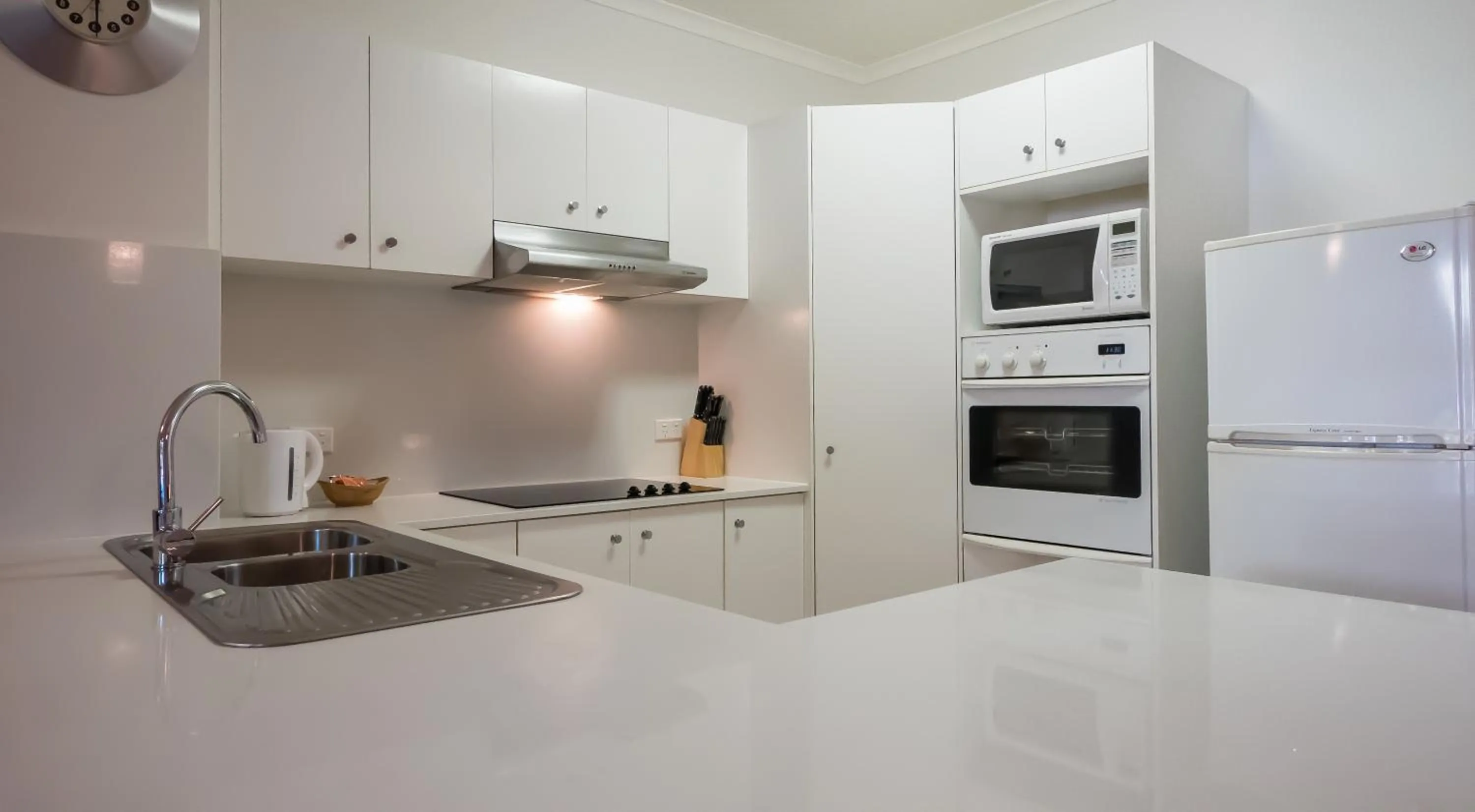 Kitchen or kitchenette in Sanctuary Lake Apartments