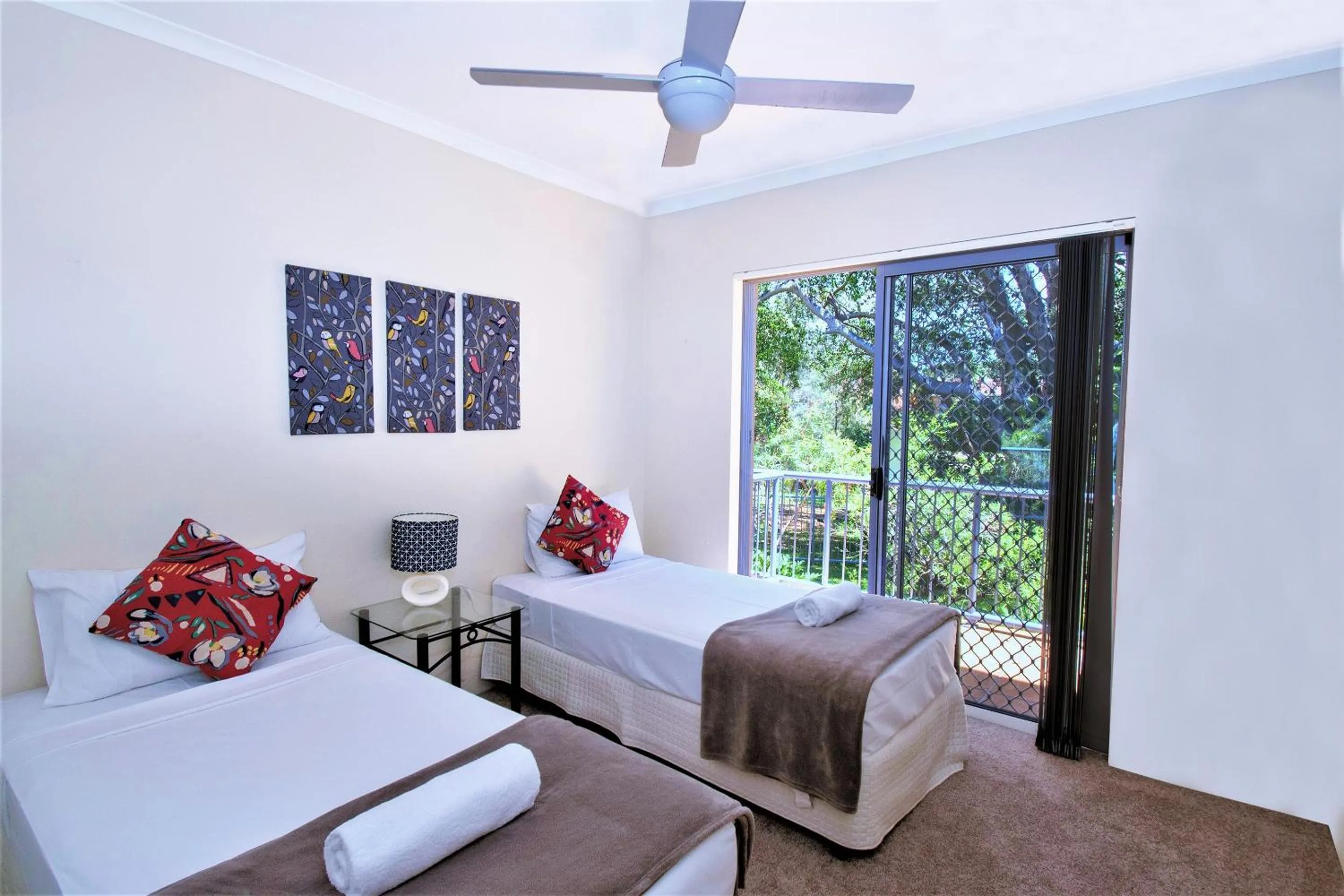 Bed in Sanctuary Lake Apartments