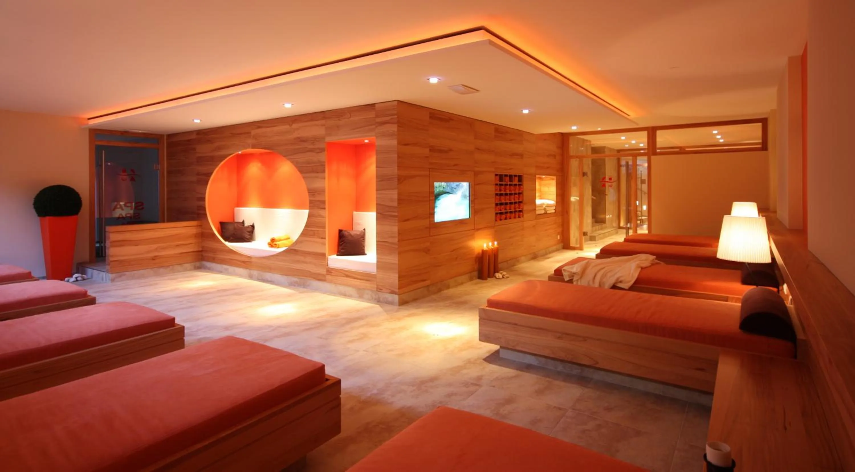 Decorative detail, Bed in Impuls Hotel Tirol