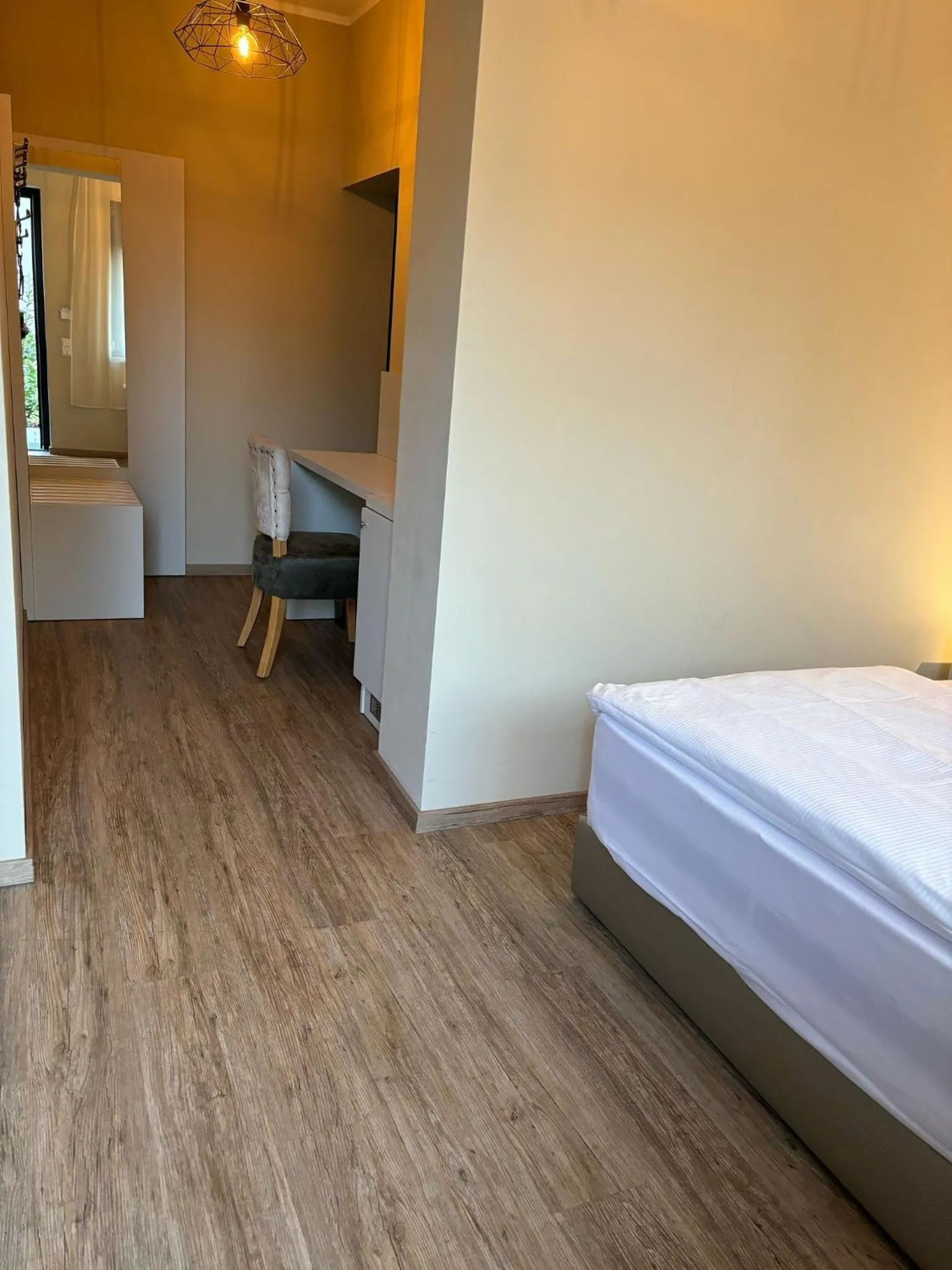 Bed in Hotel Athen Kelsterbach Frankfurt Airport