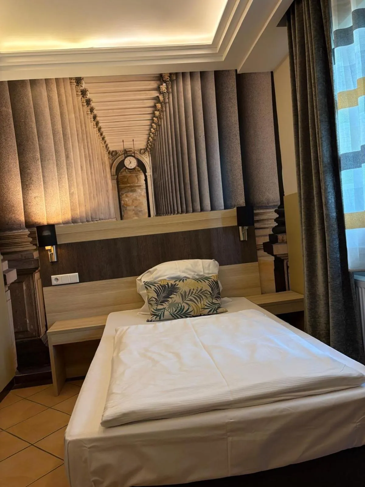 Bed in Hotel Athen Kelsterbach Frankfurt Airport