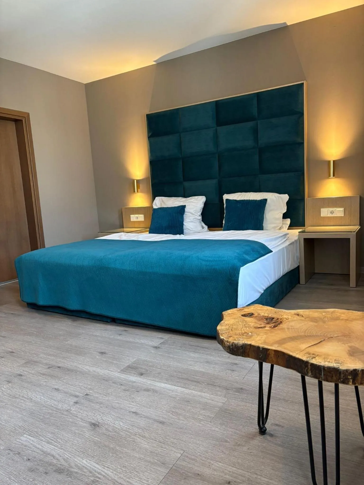 Bed in Hotel Athen Kelsterbach Frankfurt Airport