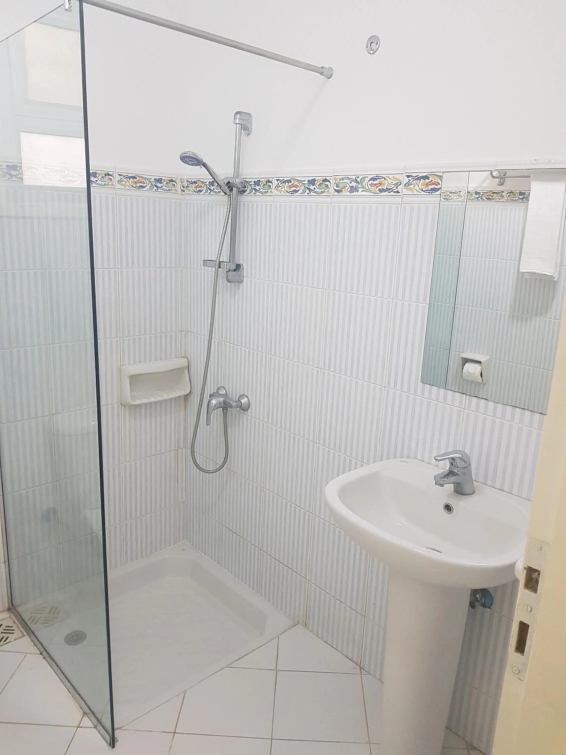 Shower in Lilly Rooms and Studio