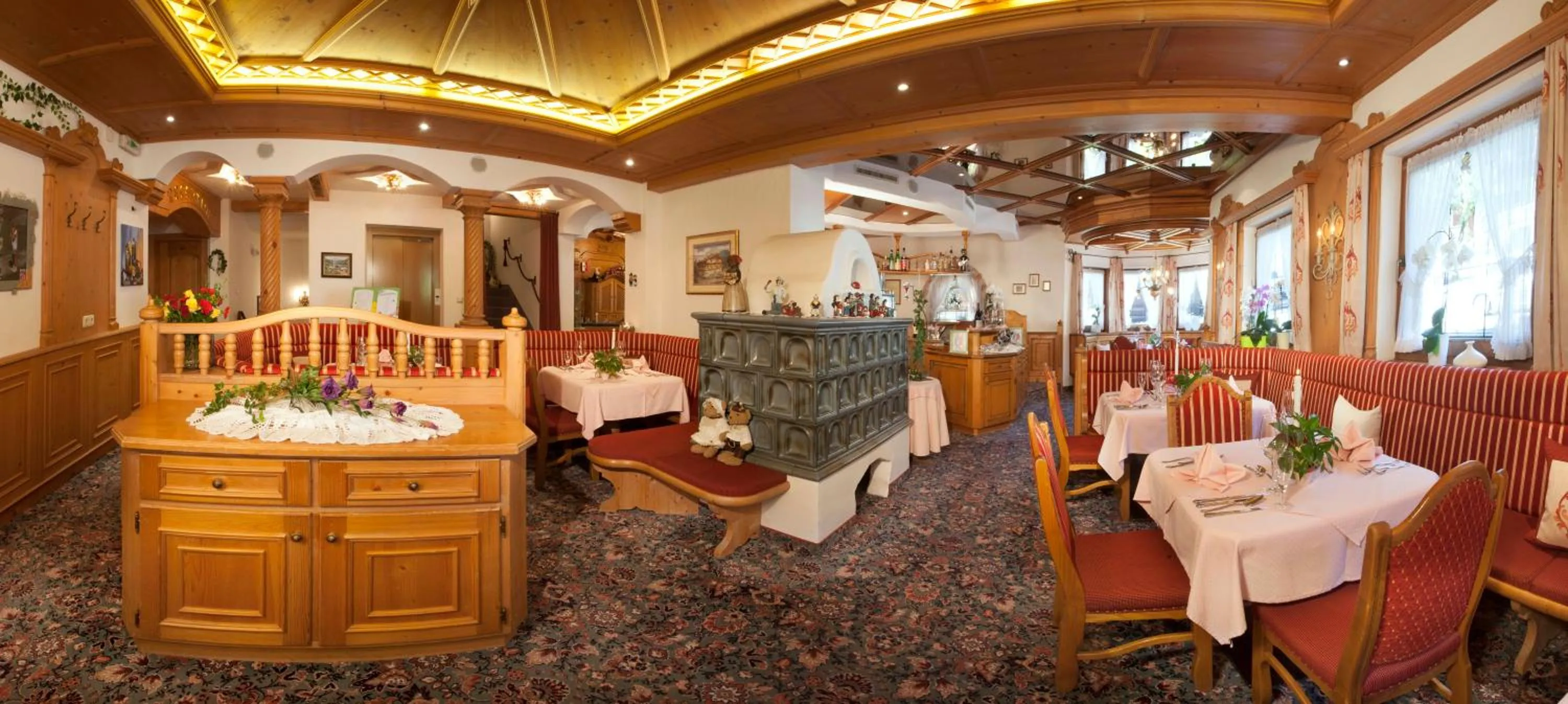 Restaurant/places to eat in Hotel Margit