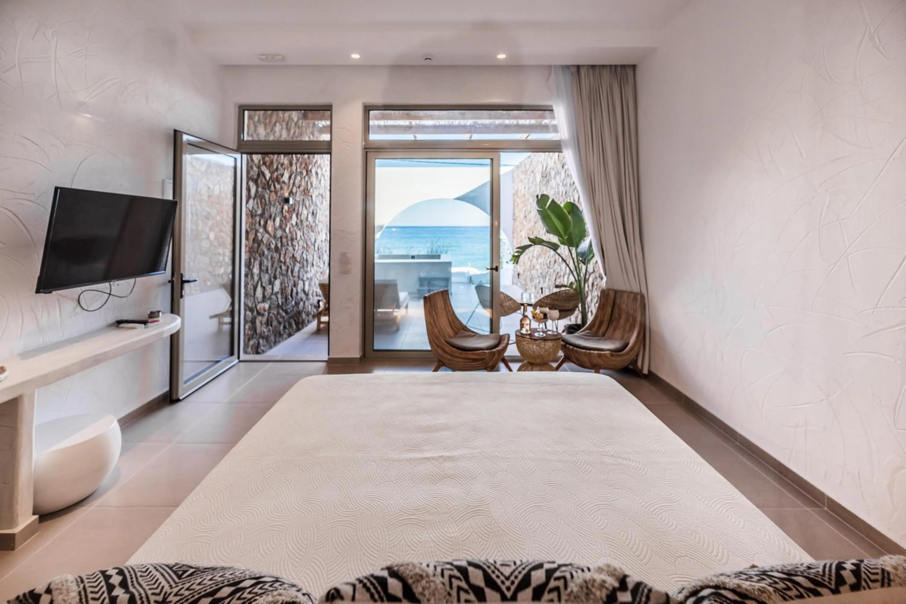 Delfini Beach Hotel & Suites