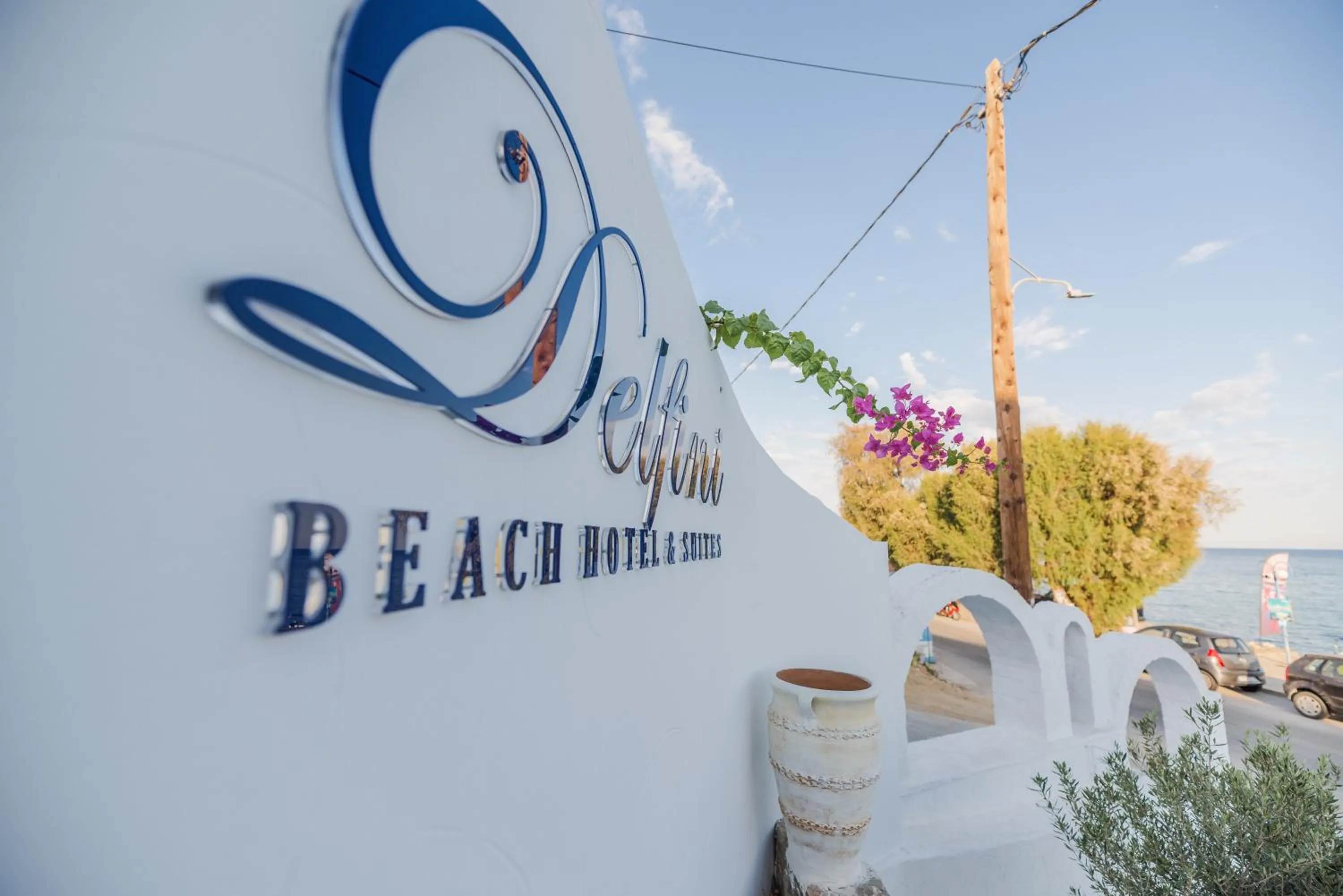 Delfini Beach Hotel & Suites